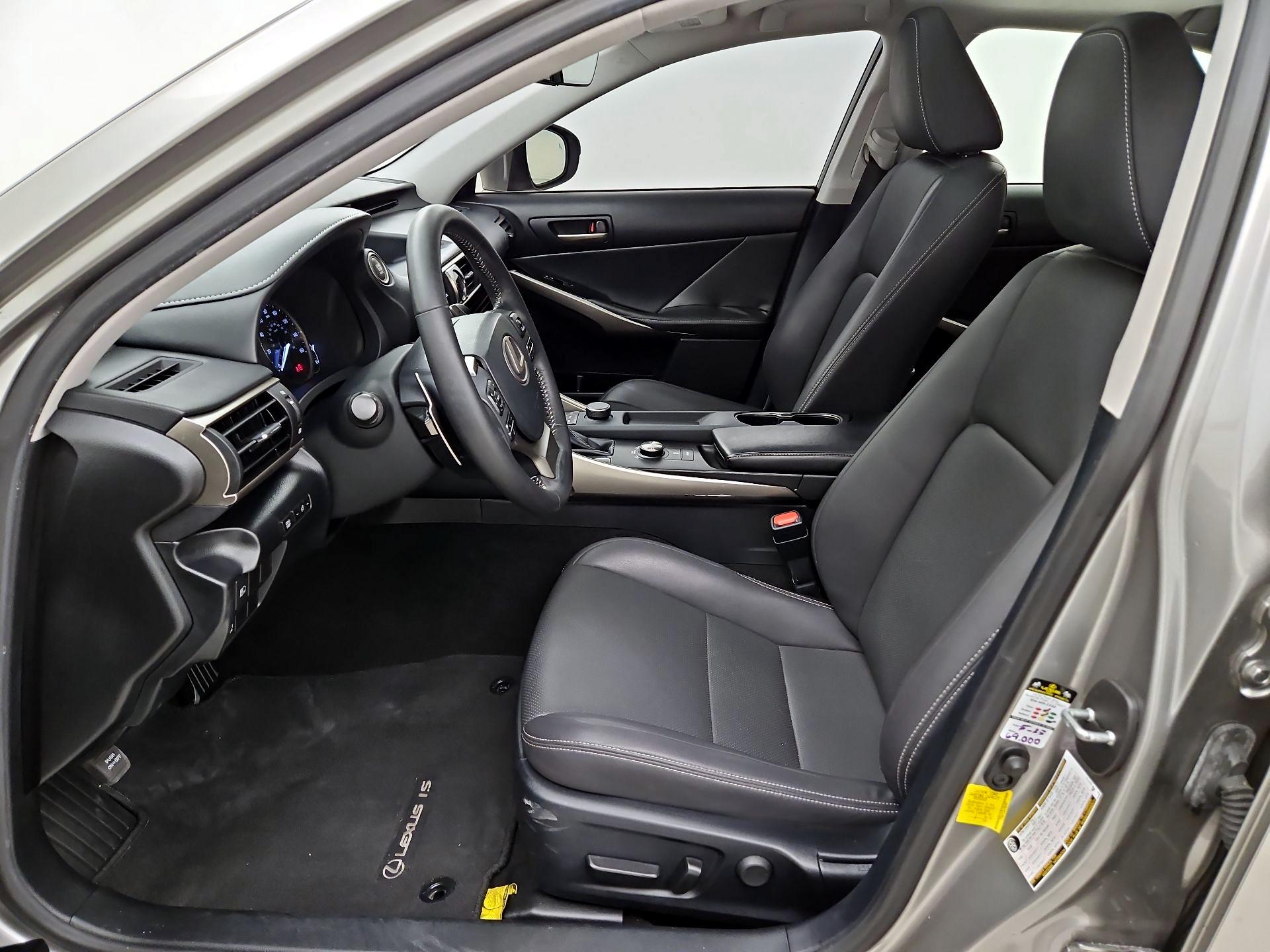 Thumbnail: 2019 Lexus IS - 11