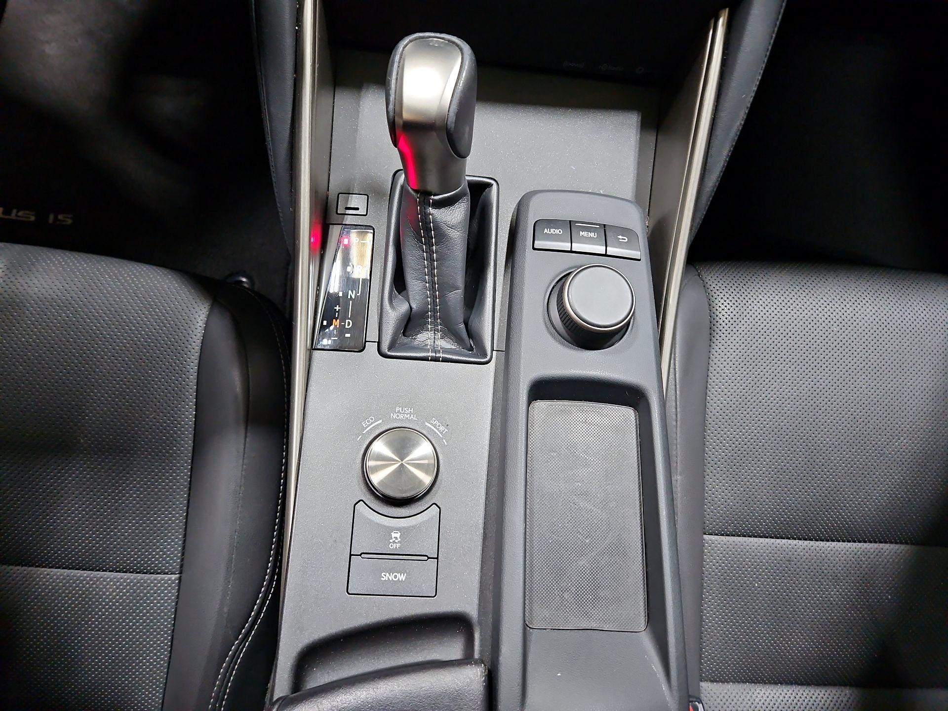 Thumbnail: 2019 Lexus IS - 17