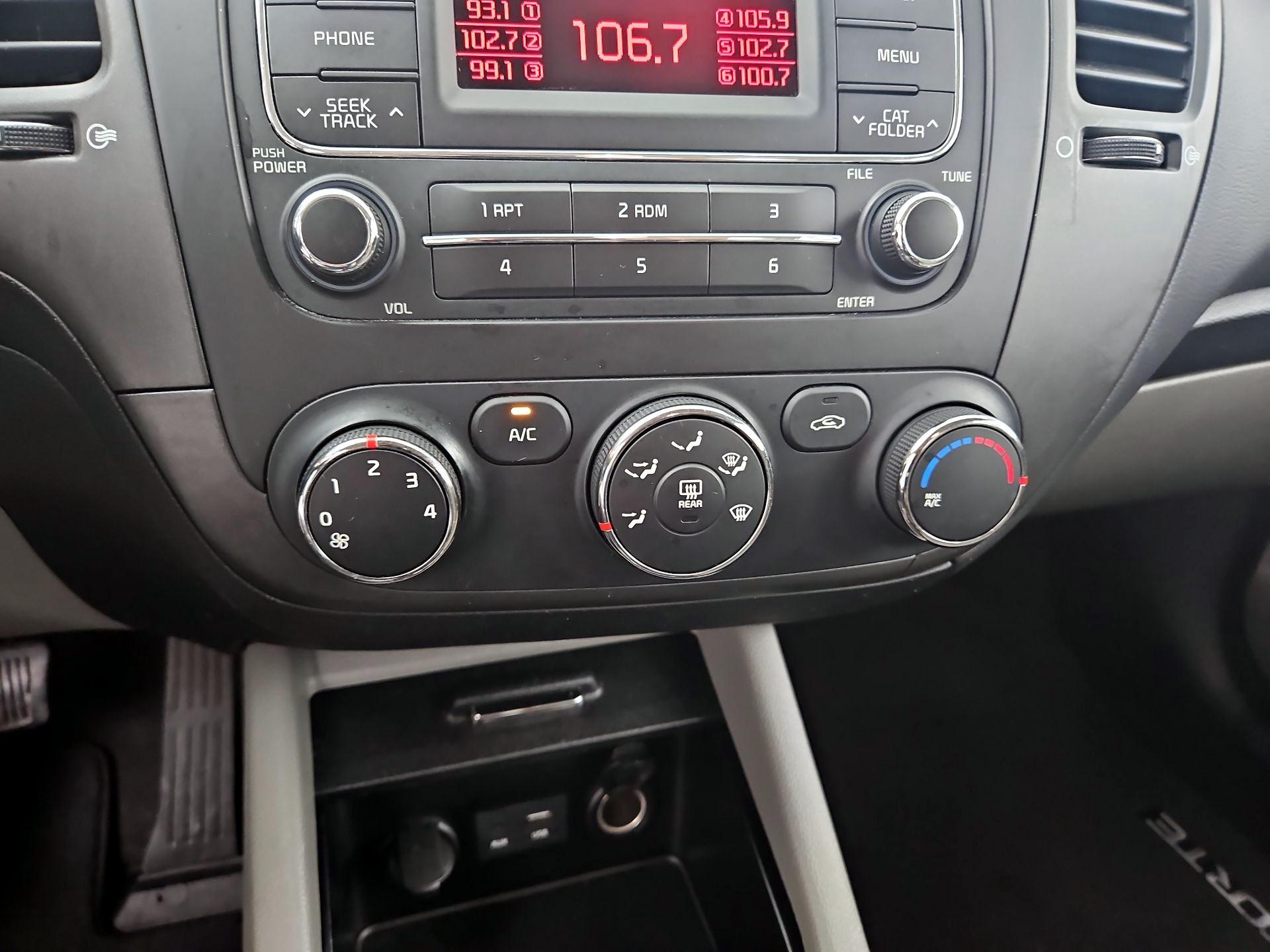 Thumbnail: 2015 Kia Forte - 15