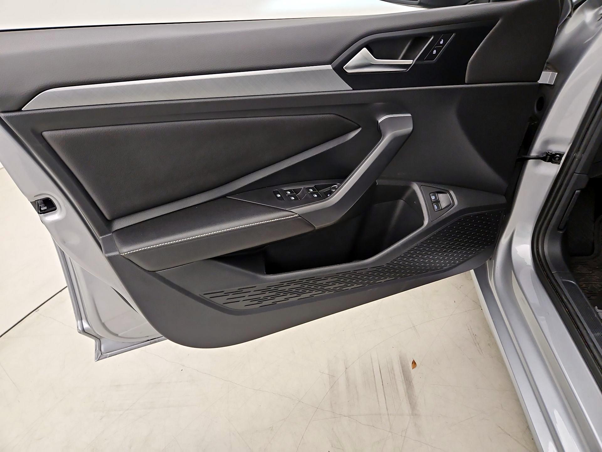 Thumbnail: 2022 Volkswagen Jetta - 12