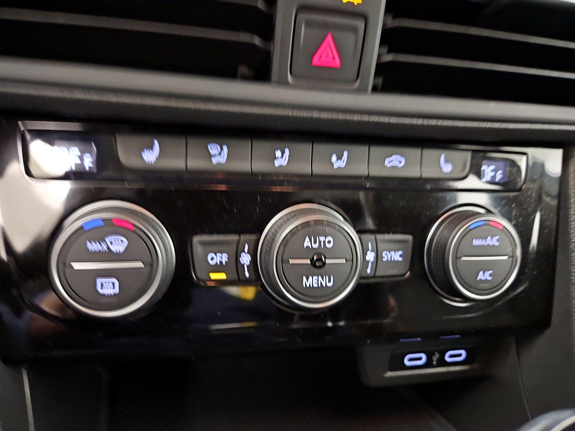 Thumbnail: 2022 Volkswagen Jetta - 16