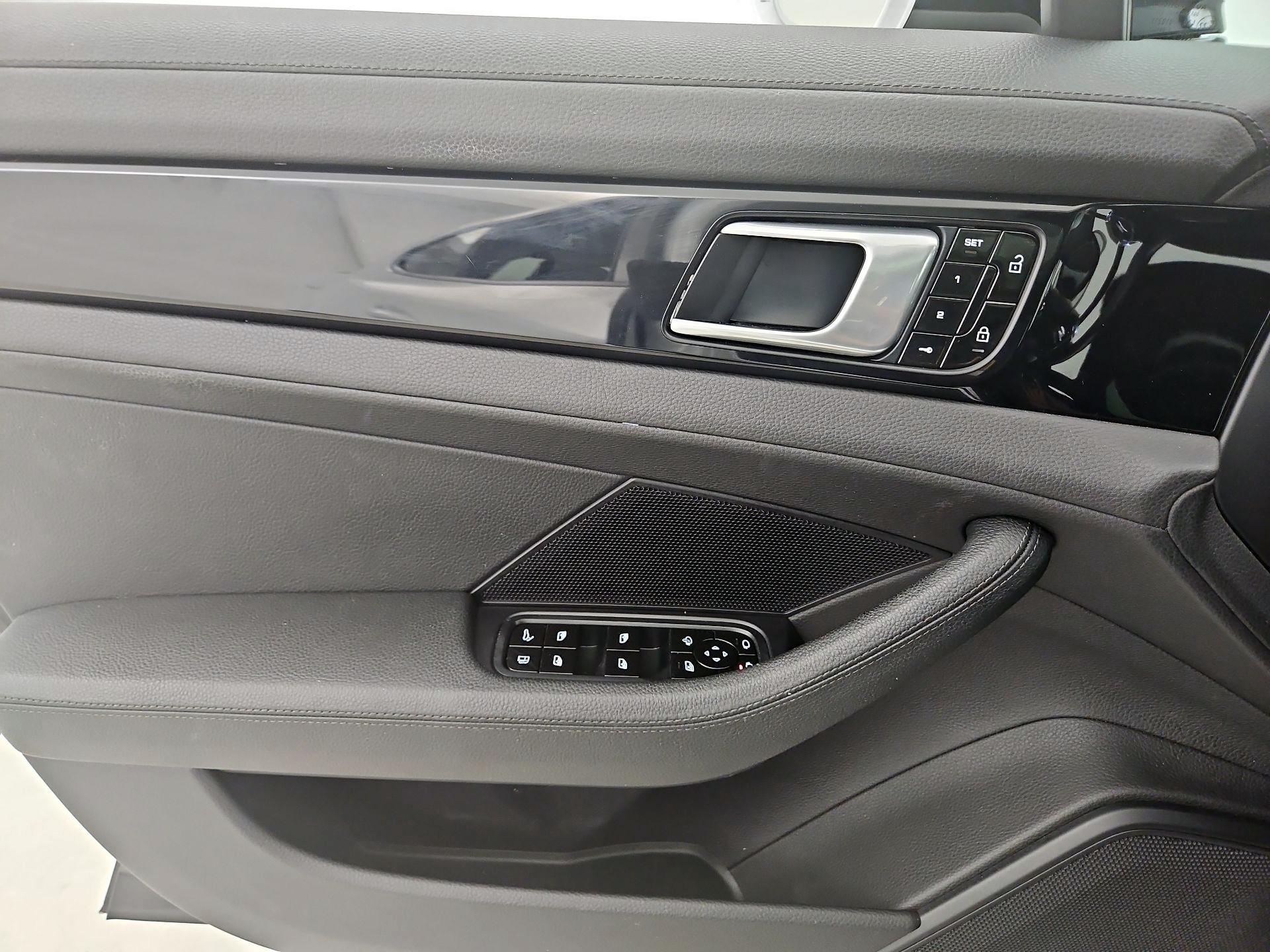 Thumbnail: 2020 Porsche Panamera - 12