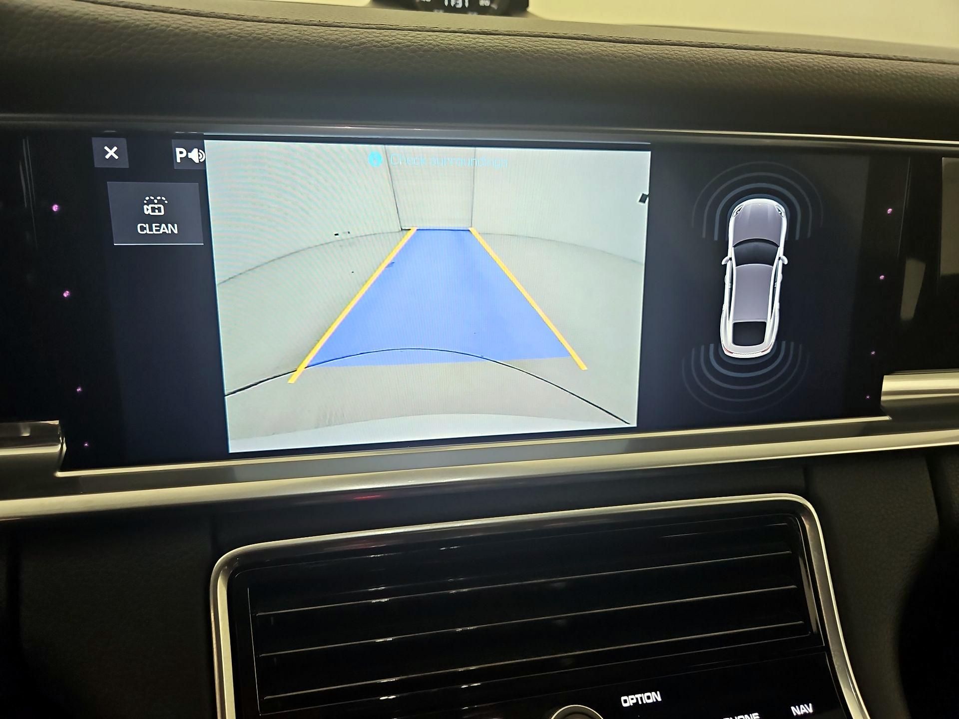 Thumbnail: 2020 Porsche Panamera - 15