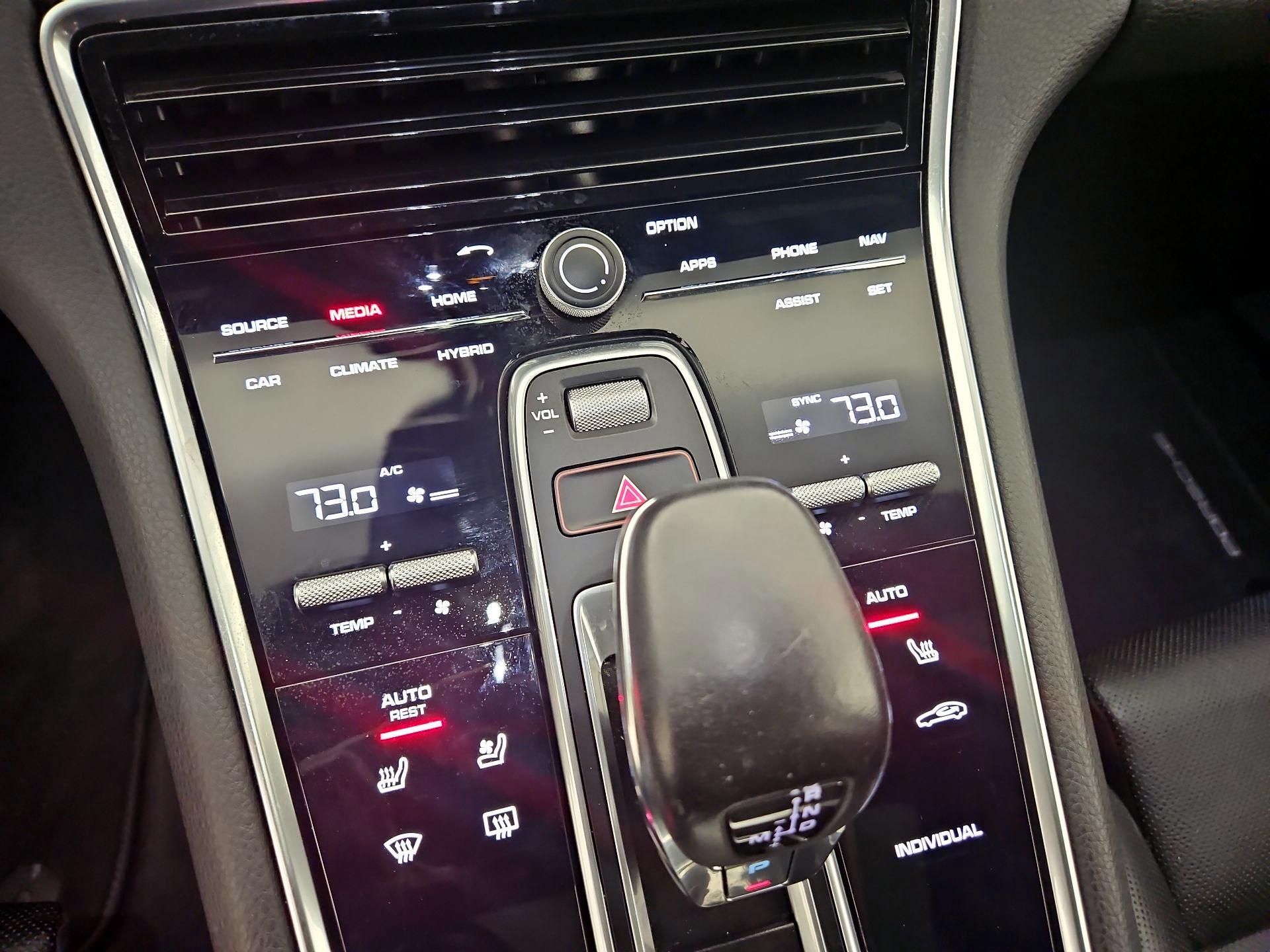 Thumbnail: 2020 Porsche Panamera - 17