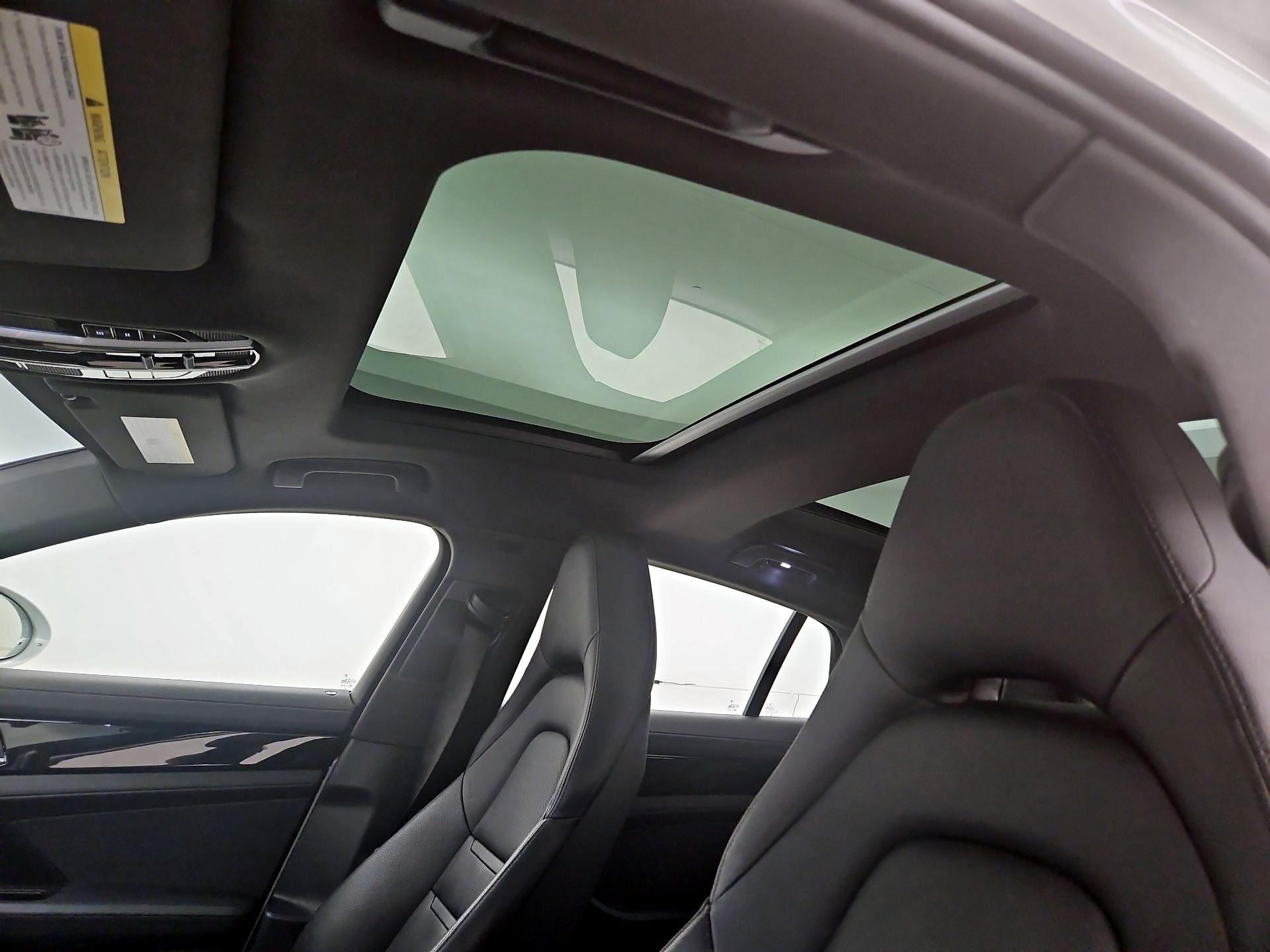 Thumbnail: 2020 Porsche Panamera - 20