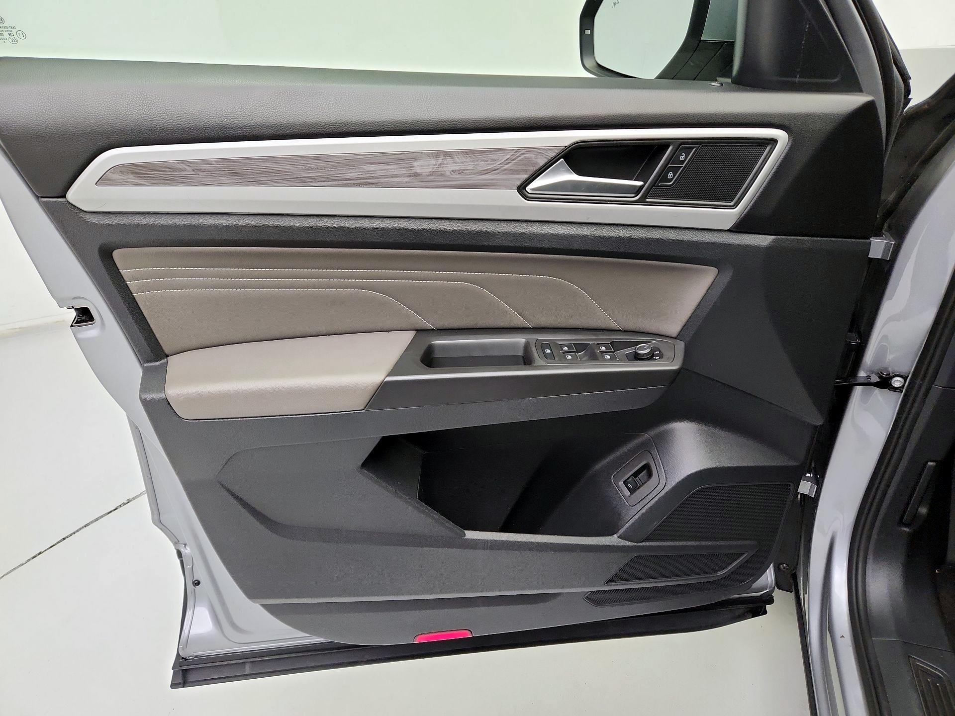 Thumbnail: 2023 Volkswagen Atlas - 12