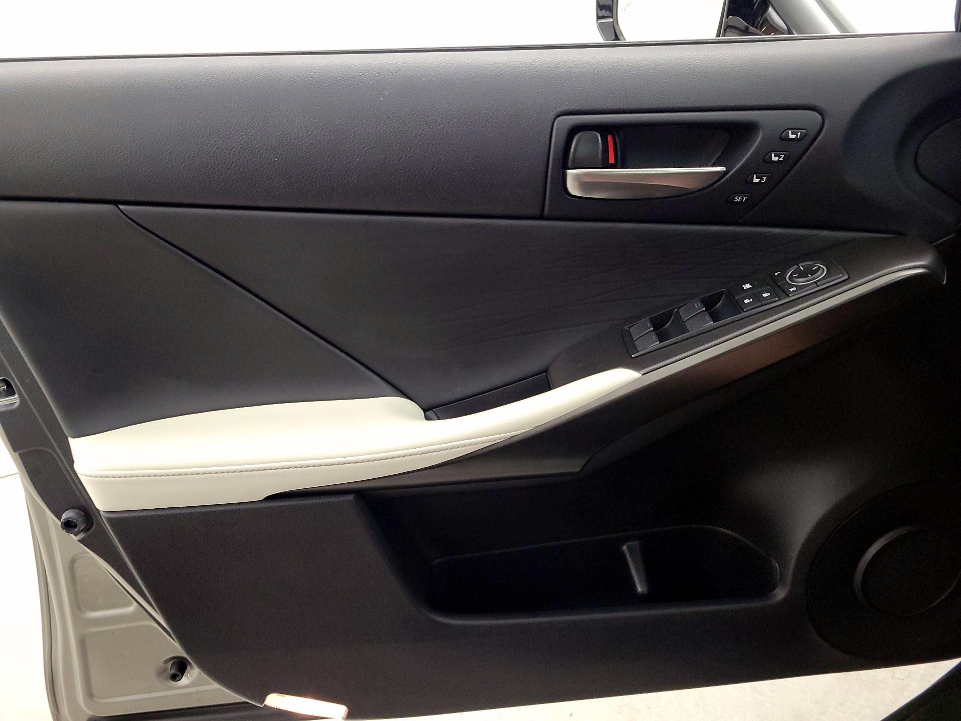 Thumbnail: 2022 Lexus IS - 12