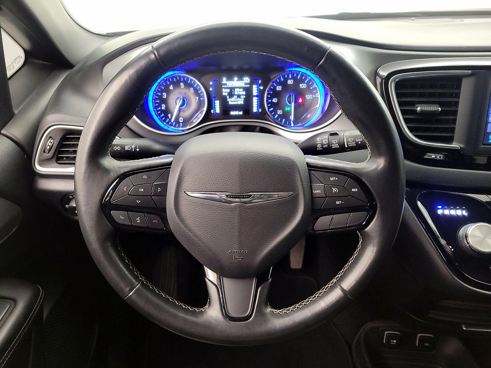 Thumbnail: 2020 Chrysler Pacifica - 10