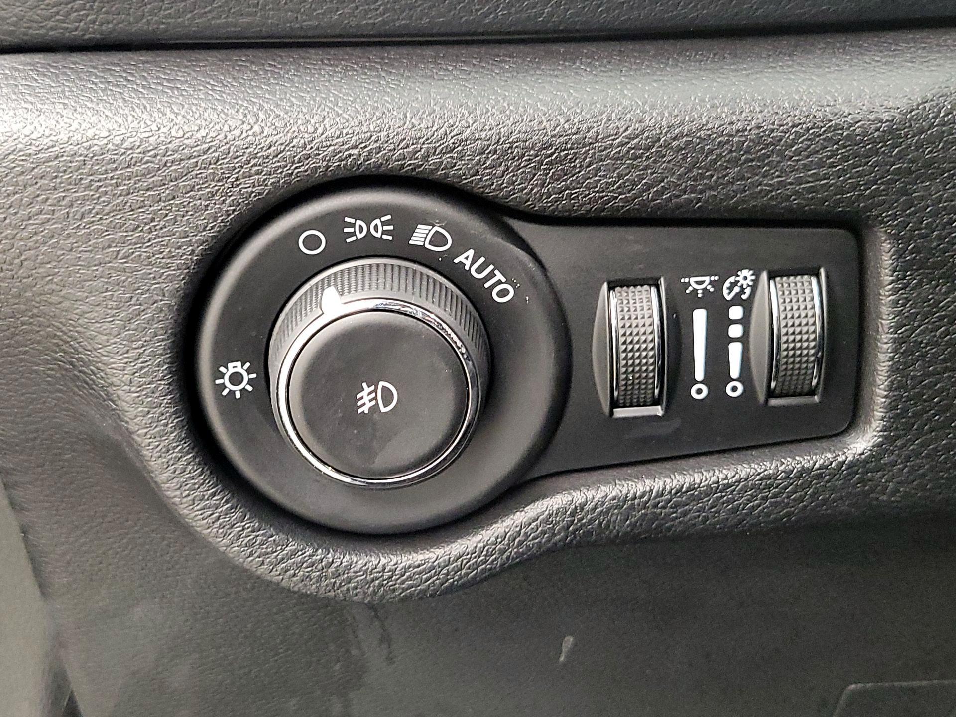 Thumbnail: 2020 Chrysler Pacifica - 13