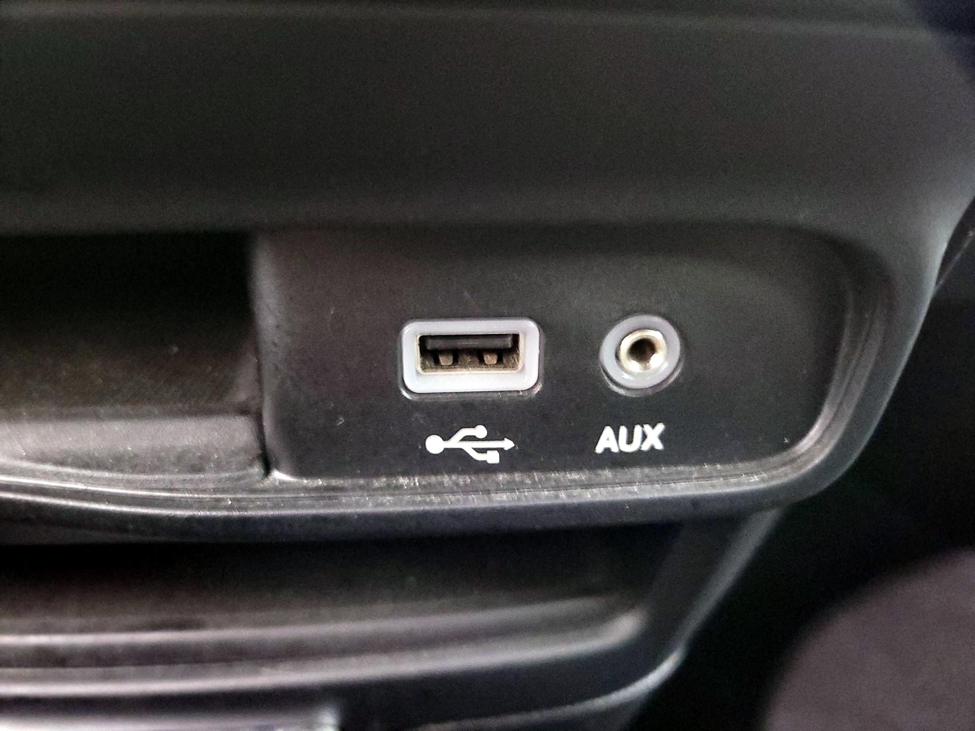 Thumbnail: 2020 Chrysler Pacifica - 18