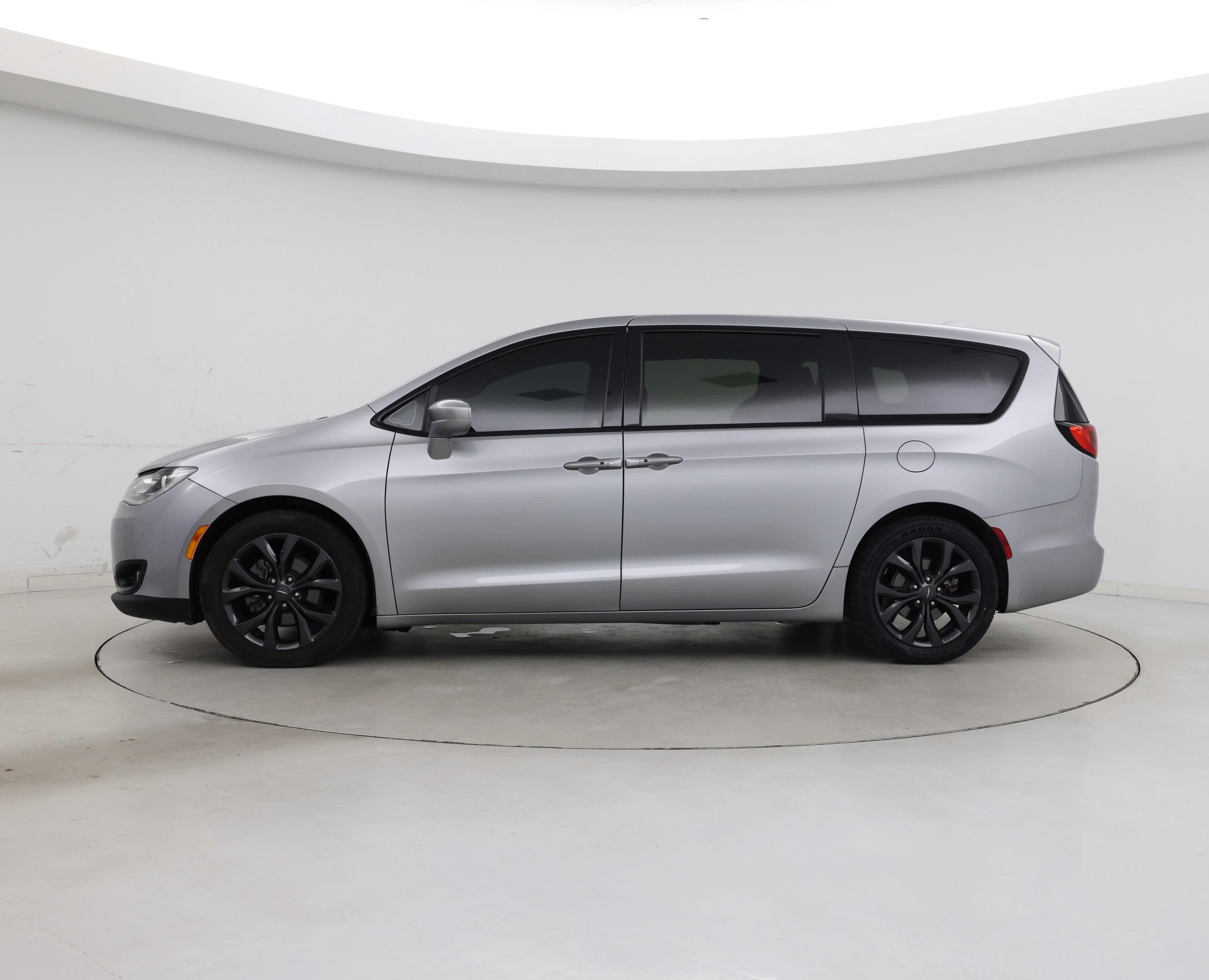 Thumbnail: 2020 Chrysler Pacifica - 3