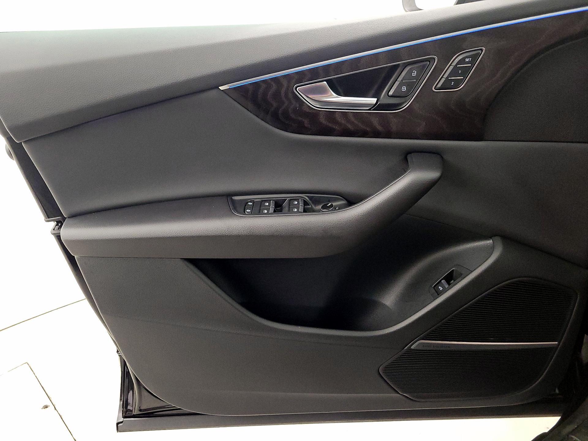 Thumbnail: 2022 Audi Q8 - 12