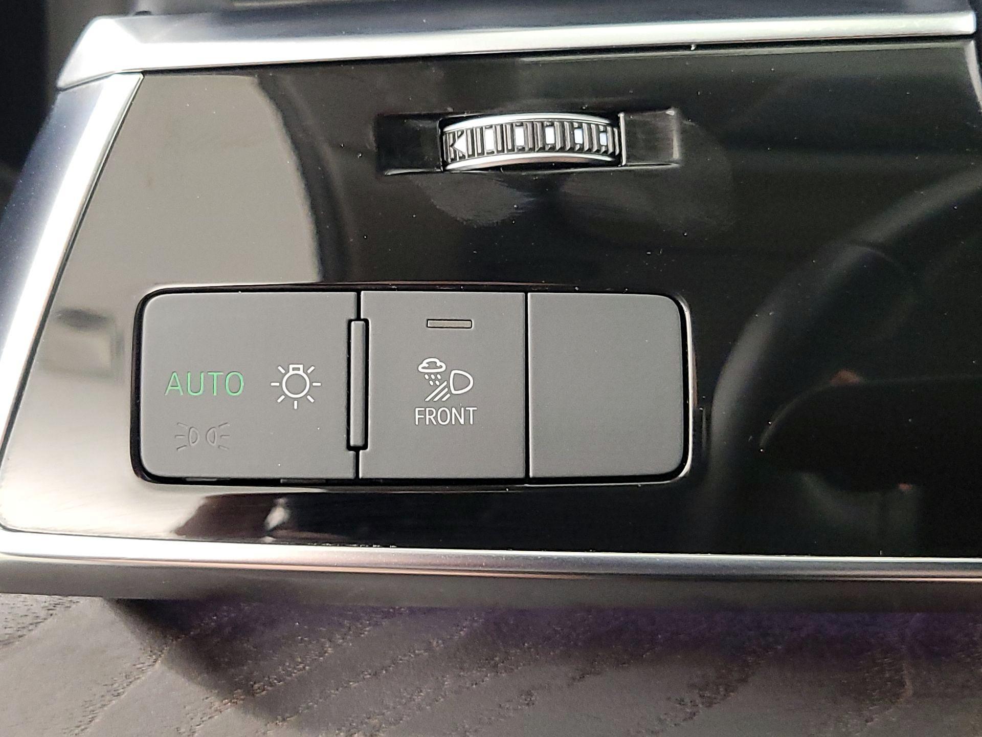 Thumbnail: 2022 Audi Q8 - 13