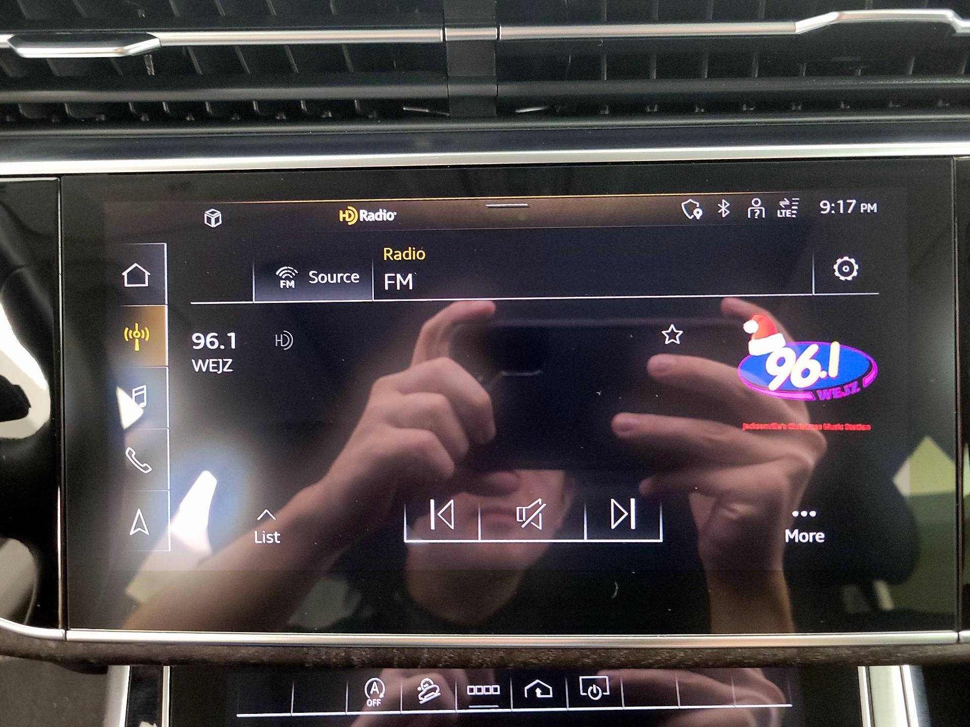 Thumbnail: 2022 Audi Q8 - 16