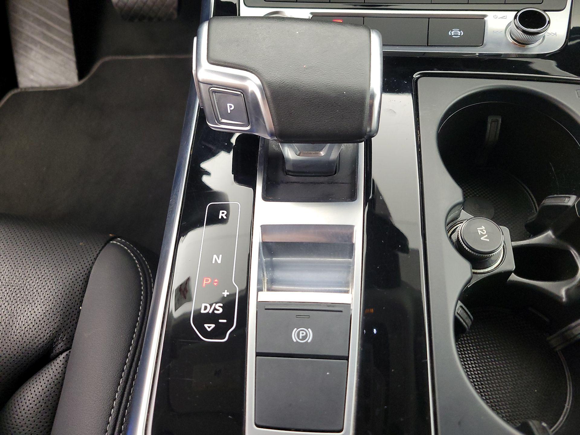 Thumbnail: 2022 Audi Q8 - 18