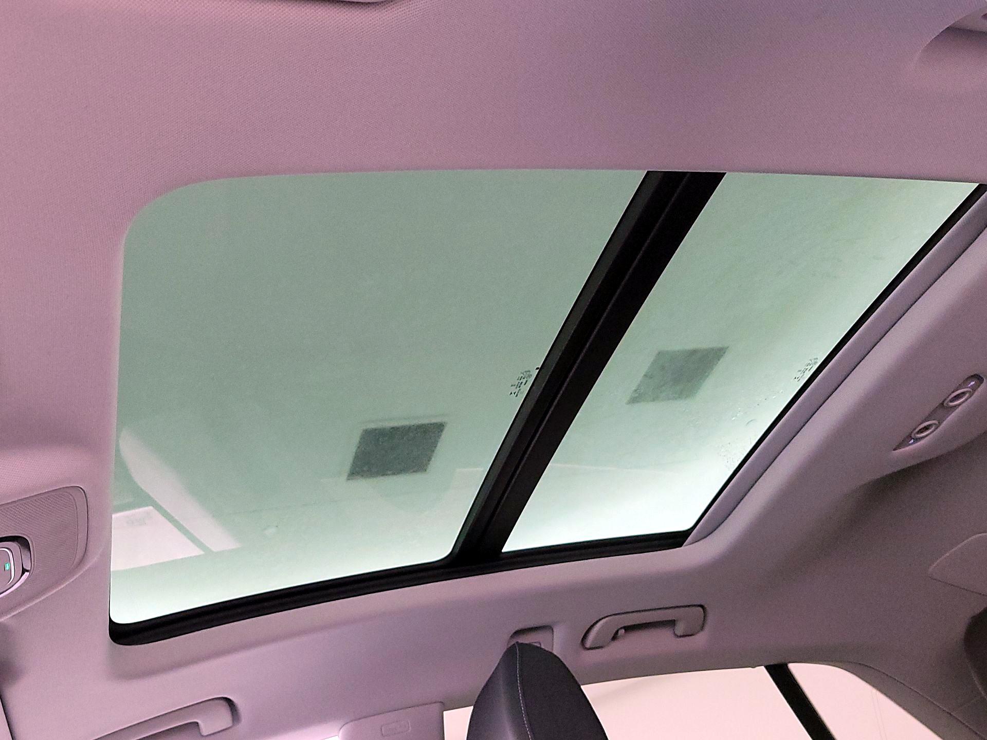 Thumbnail: 2022 Audi Q8 - 20