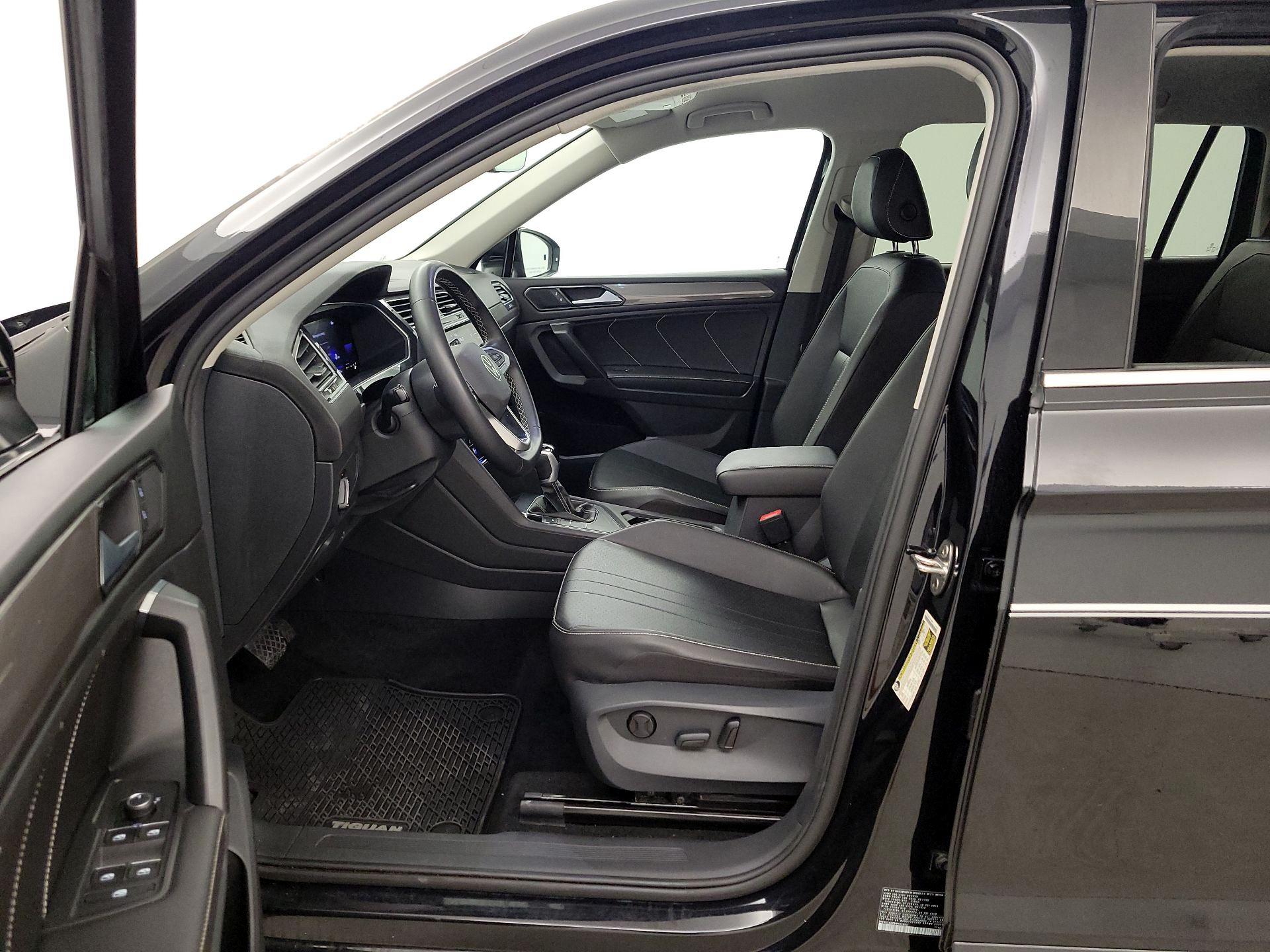 Thumbnail: 2022 Volkswagen Tiguan - 11