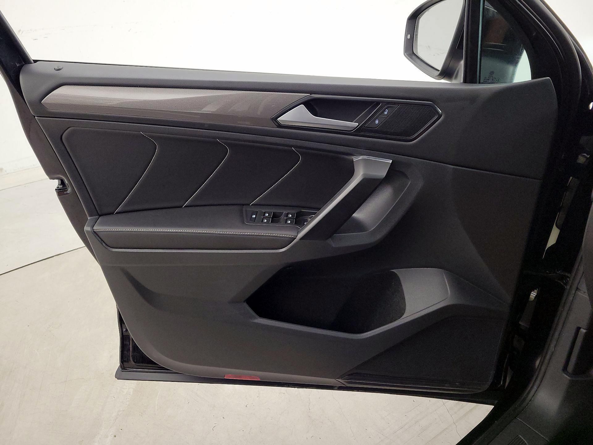 Thumbnail: 2022 Volkswagen Tiguan - 12