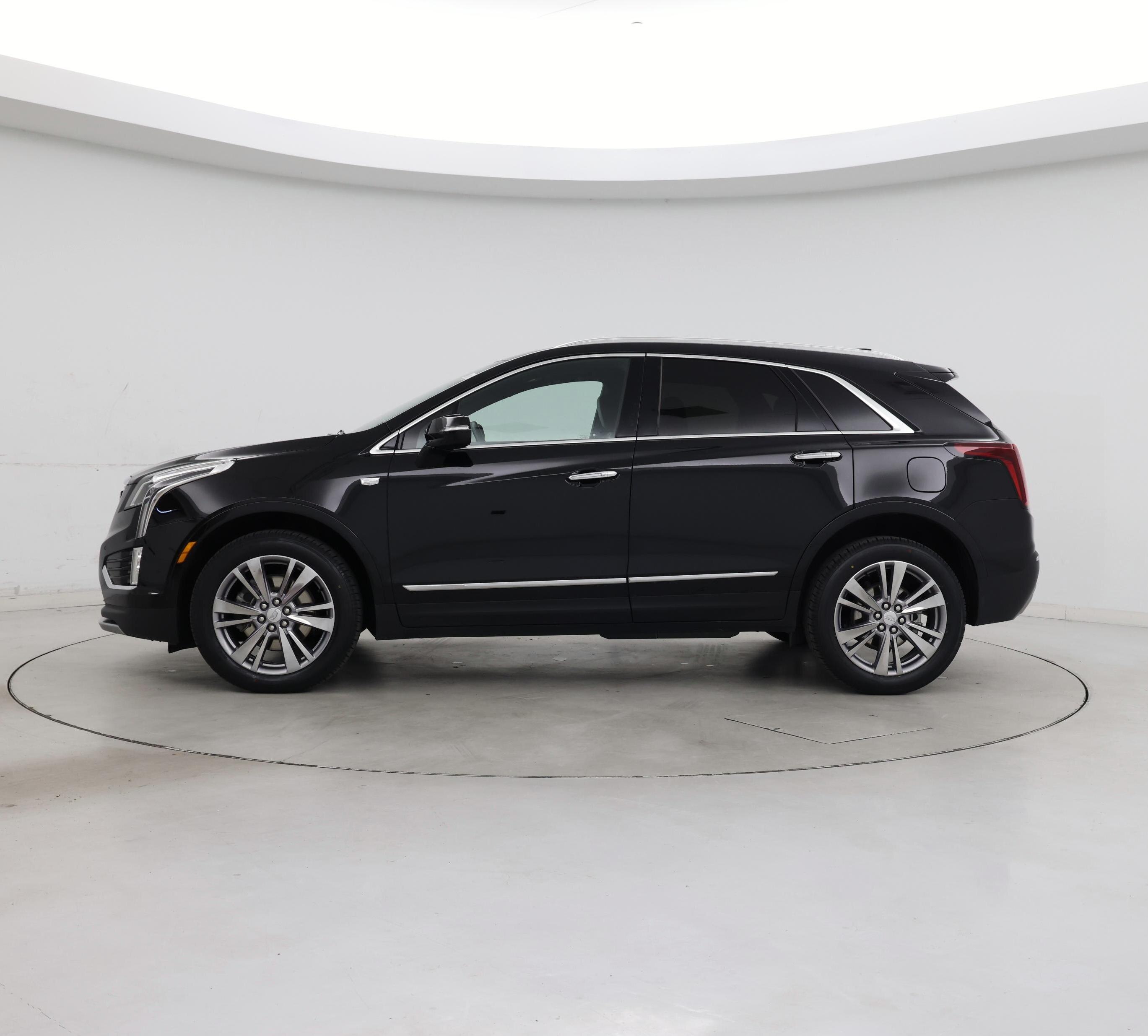 Thumbnail: 2024 Cadillac XT5 - 3