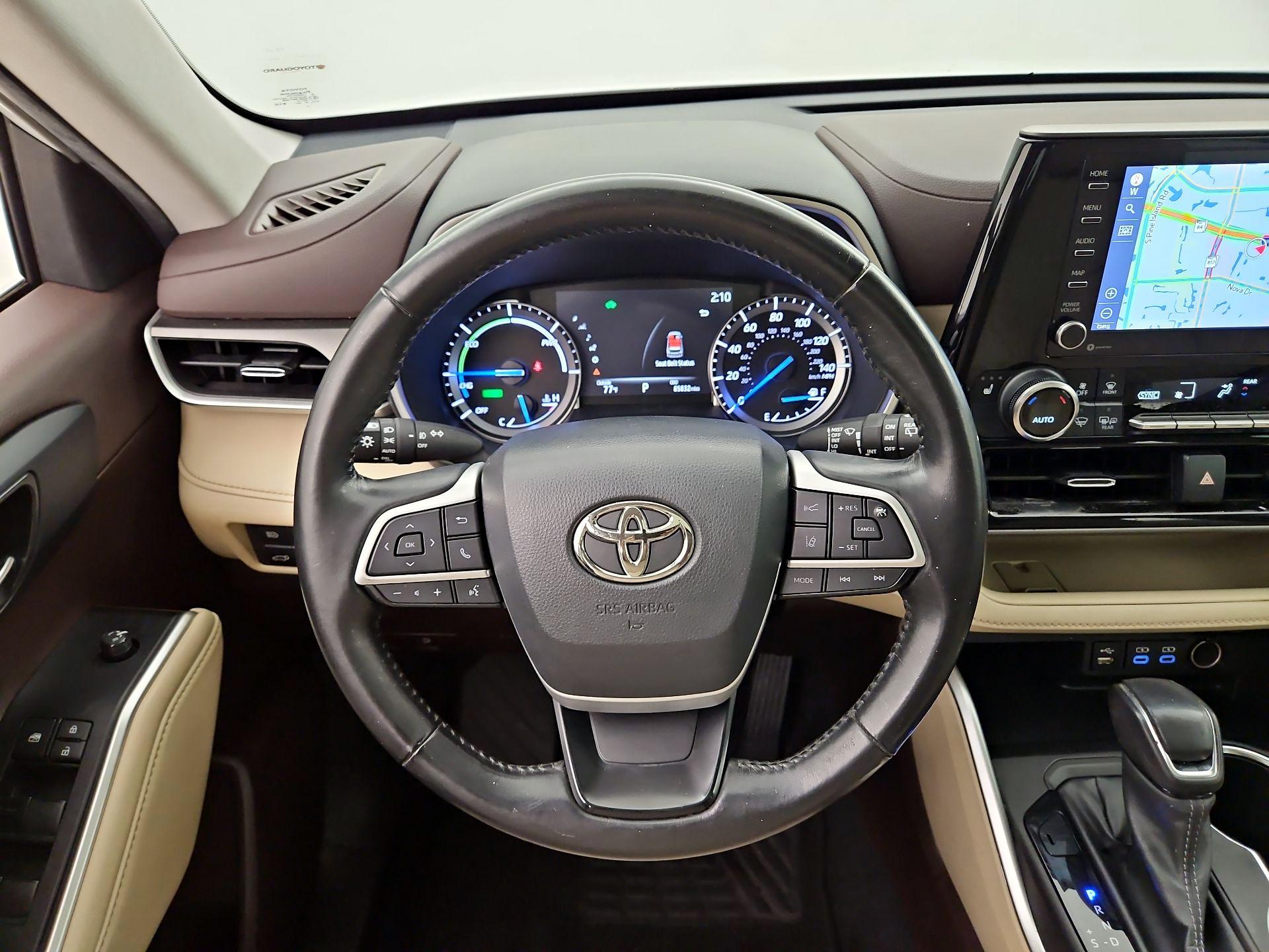 Thumbnail: 2022 Toyota Highlander - 10