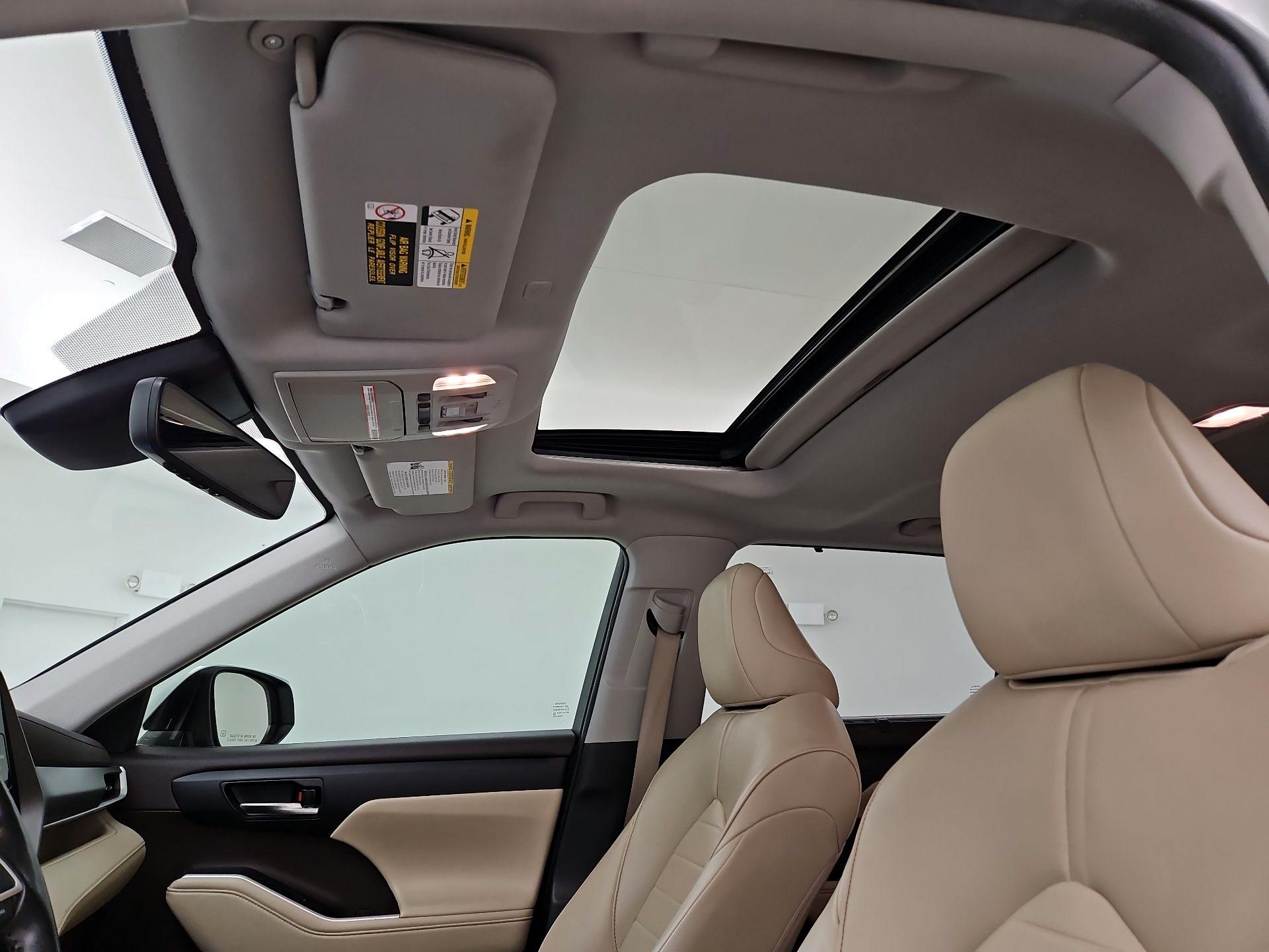 Thumbnail: 2022 Toyota Highlander - 20