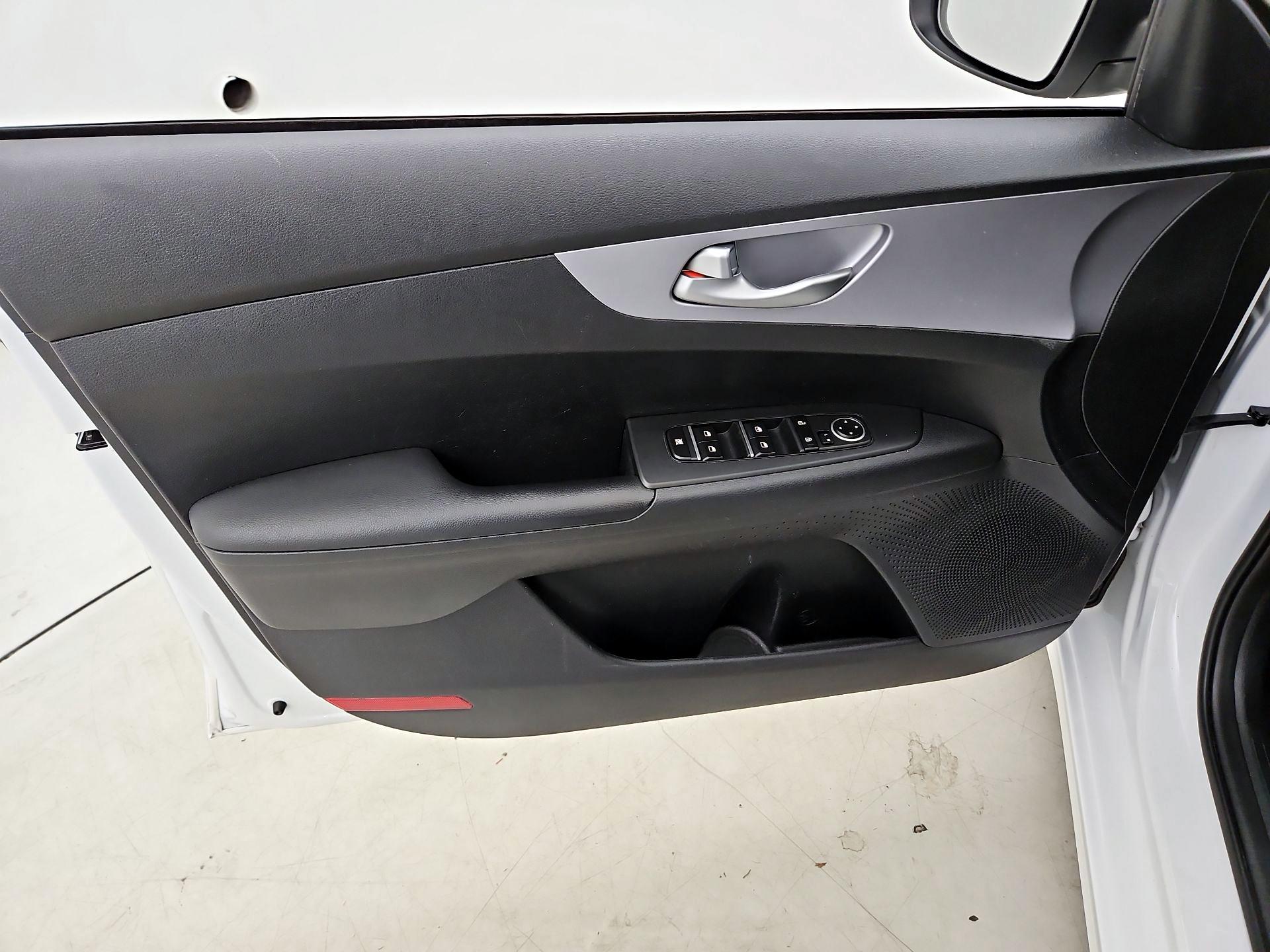 Thumbnail: 2024 Kia Forte - 12