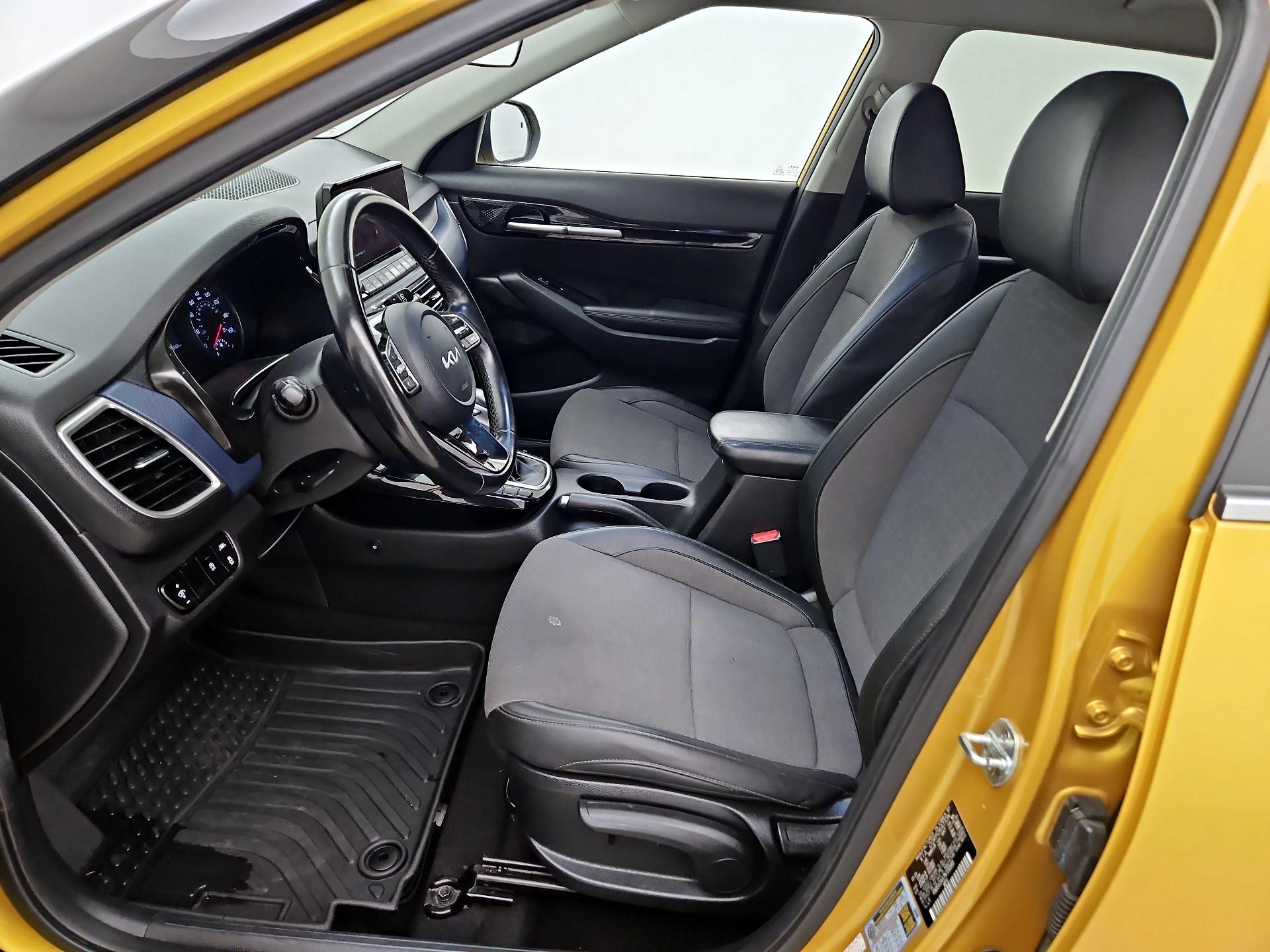 Thumbnail: 2022 Kia Seltos - 11