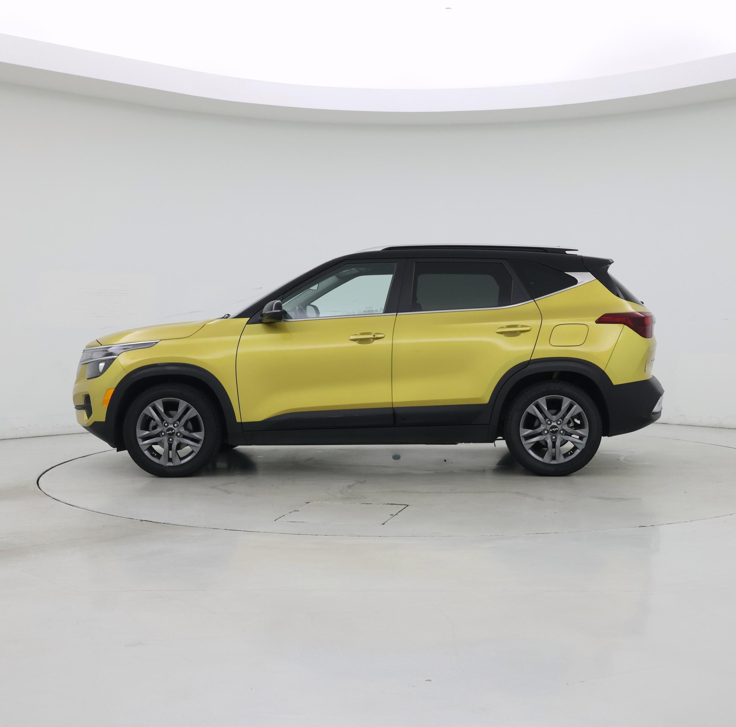 Thumbnail: 2022 Kia Seltos - 3