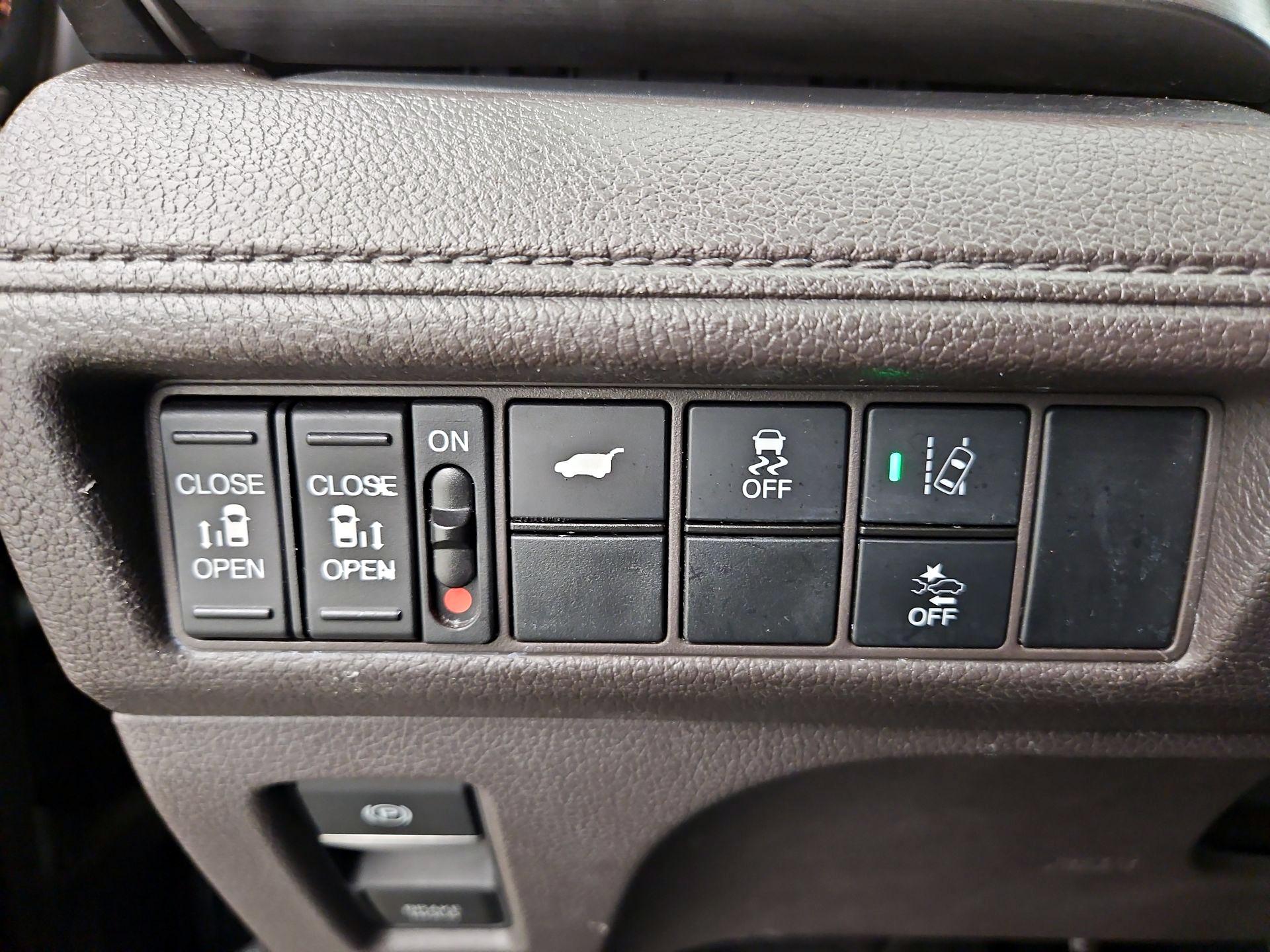 Thumbnail: 2019 Honda Odyssey - 13