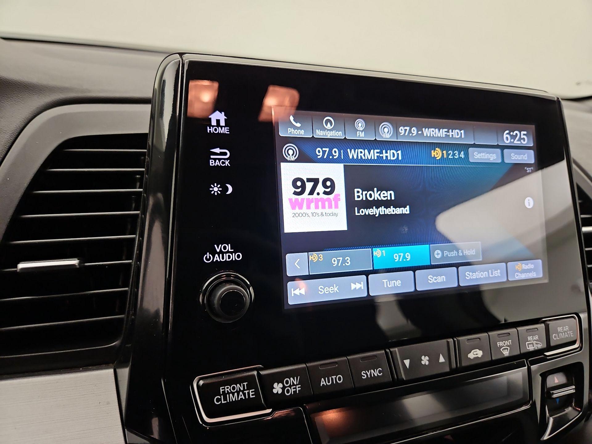 Thumbnail: 2019 Honda Odyssey - 16