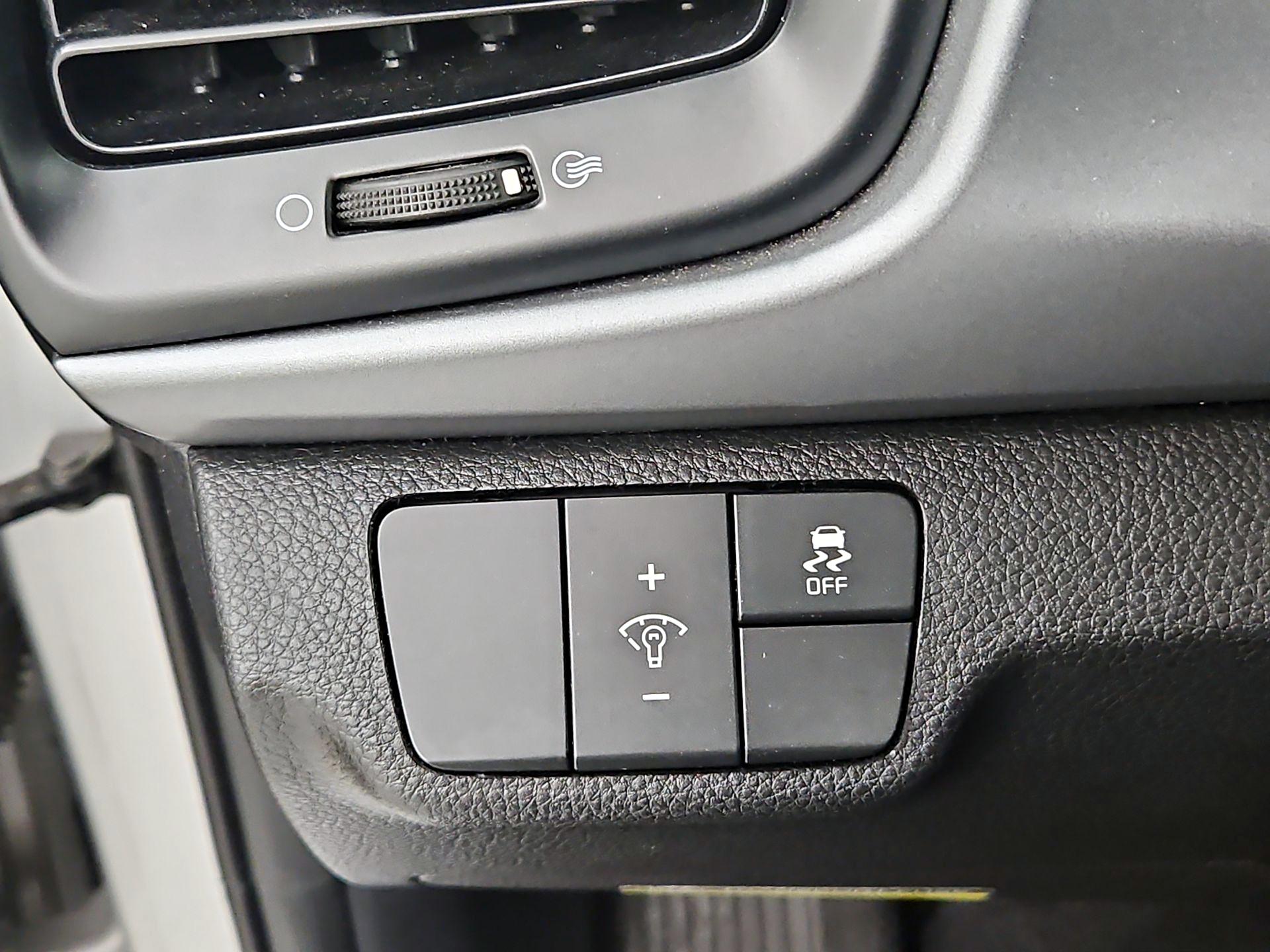 Thumbnail: 2021 Kia Rio - 13