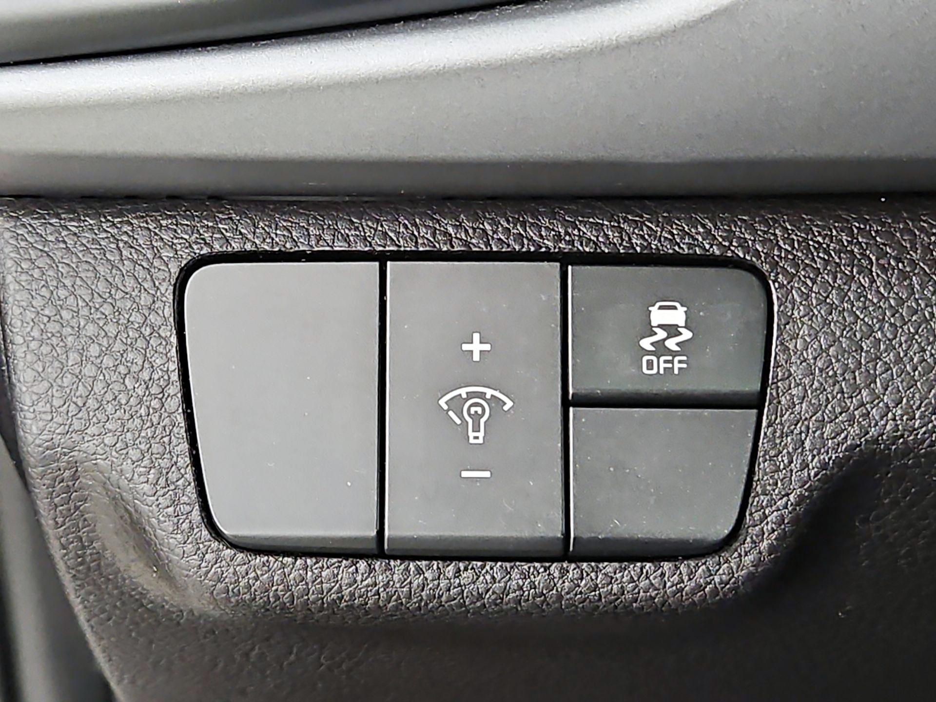 Thumbnail: 2022 Kia Rio - 13