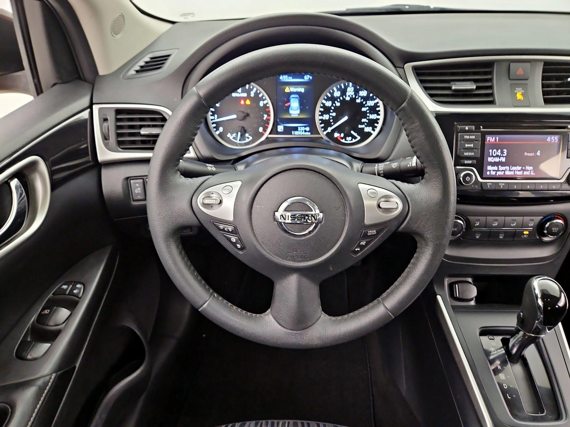 Thumbnail: 2016 Nissan Sentra - 10