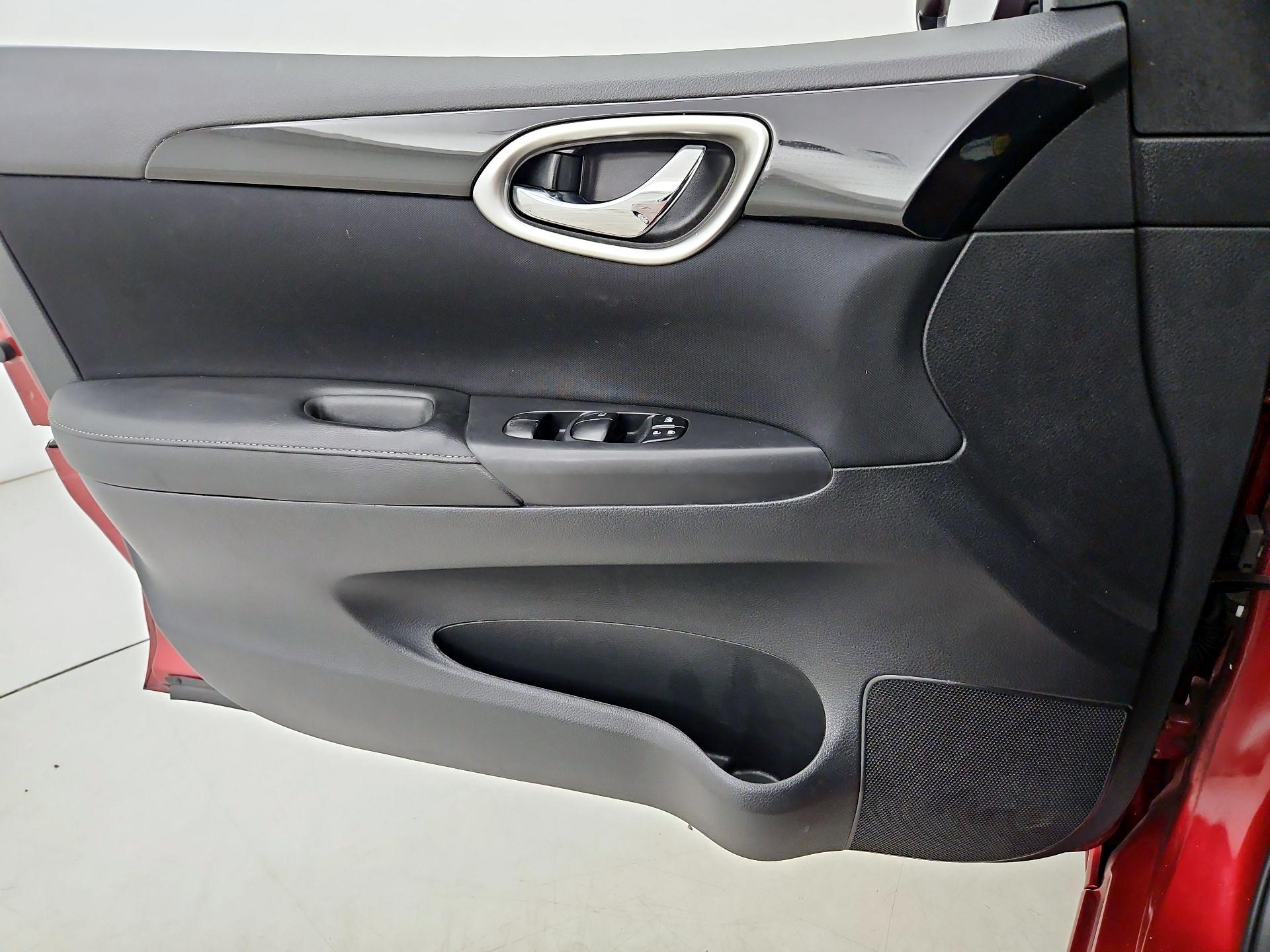 Thumbnail: 2016 Nissan Sentra - 12