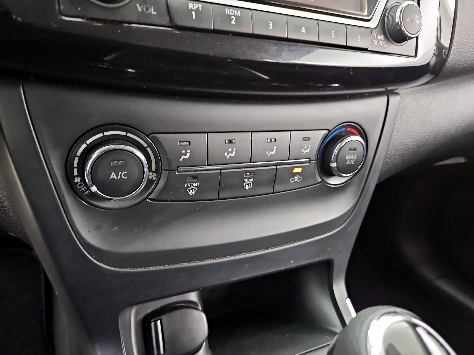 Thumbnail: 2016 Nissan Sentra - 16