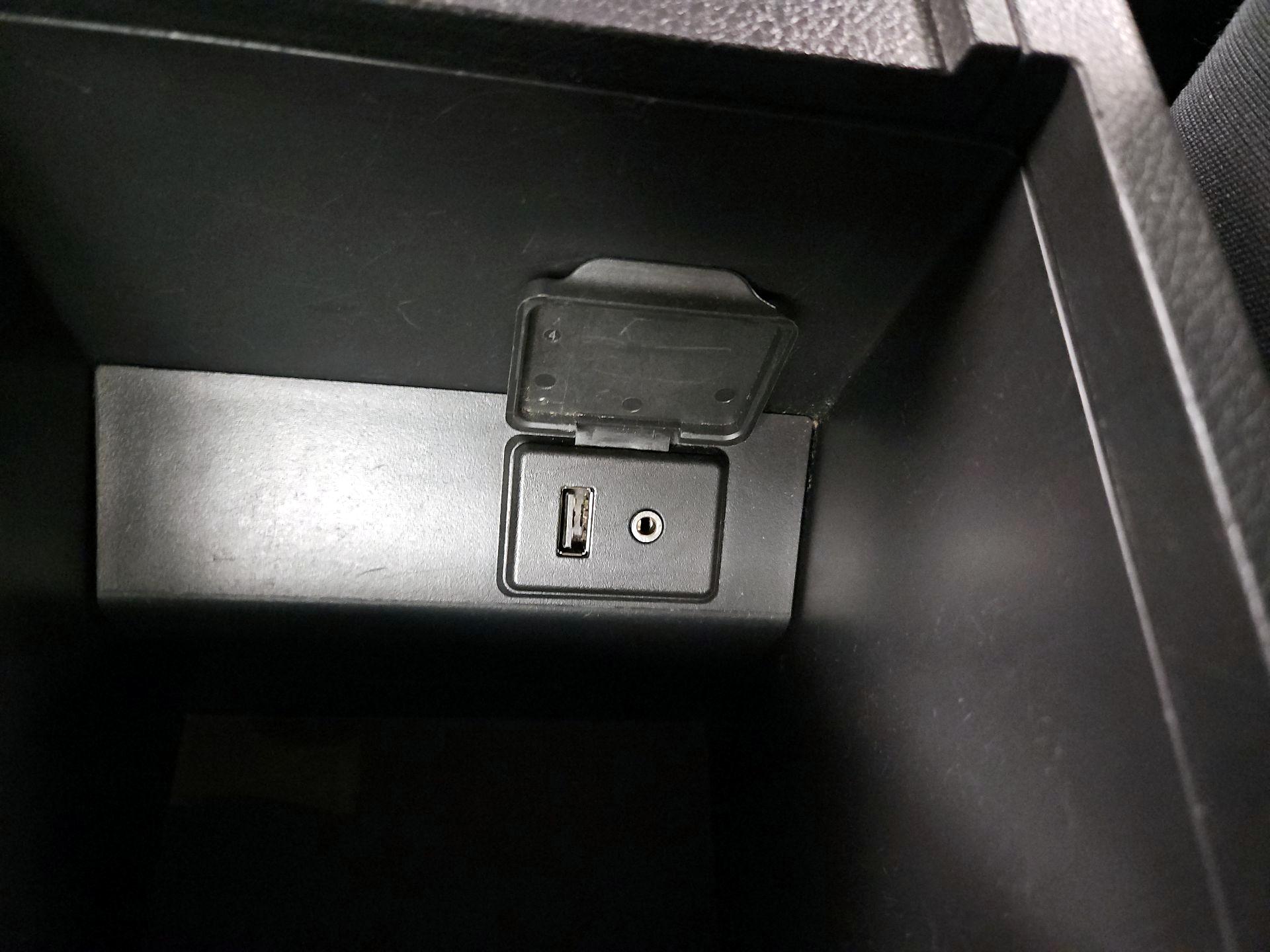 Thumbnail: 2016 Nissan Sentra - 18