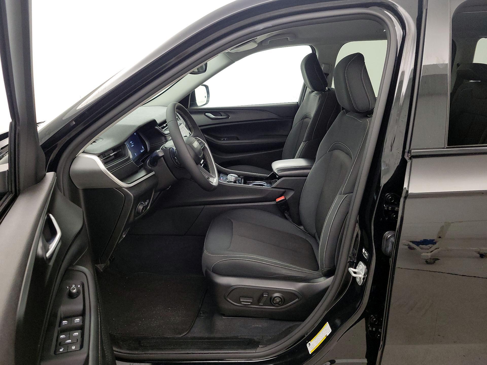 Thumbnail: 2023 Jeep Grand Cherokee - 11