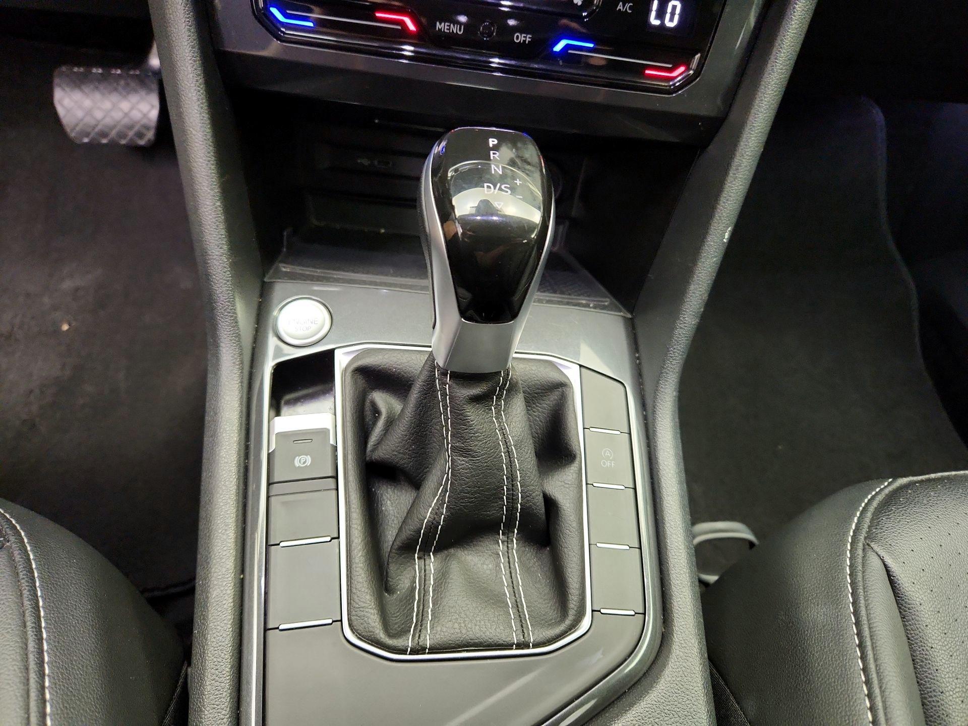 Thumbnail: 2024 Volkswagen Tiguan - 17