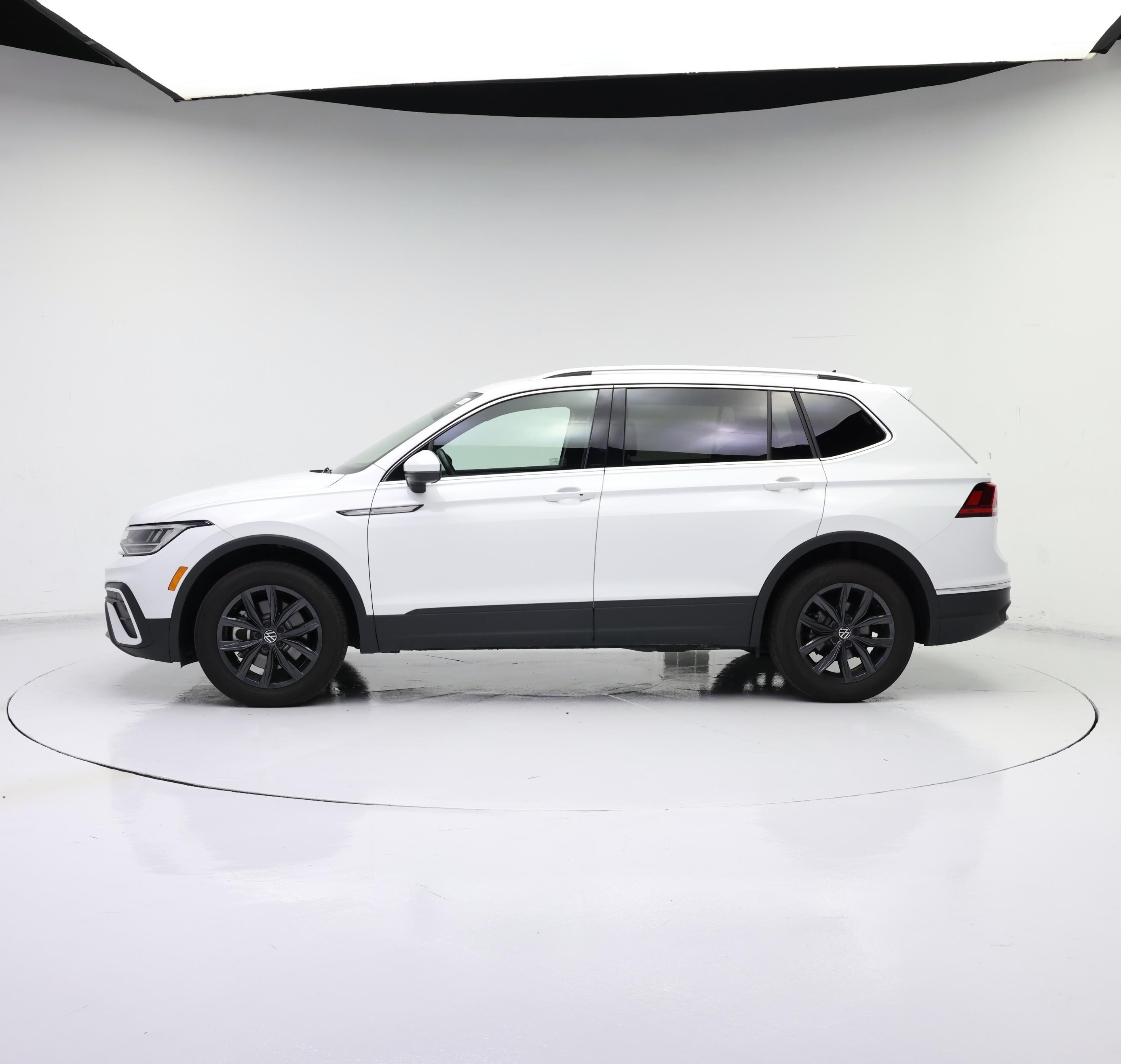 Thumbnail: 2024 Volkswagen Tiguan - 3