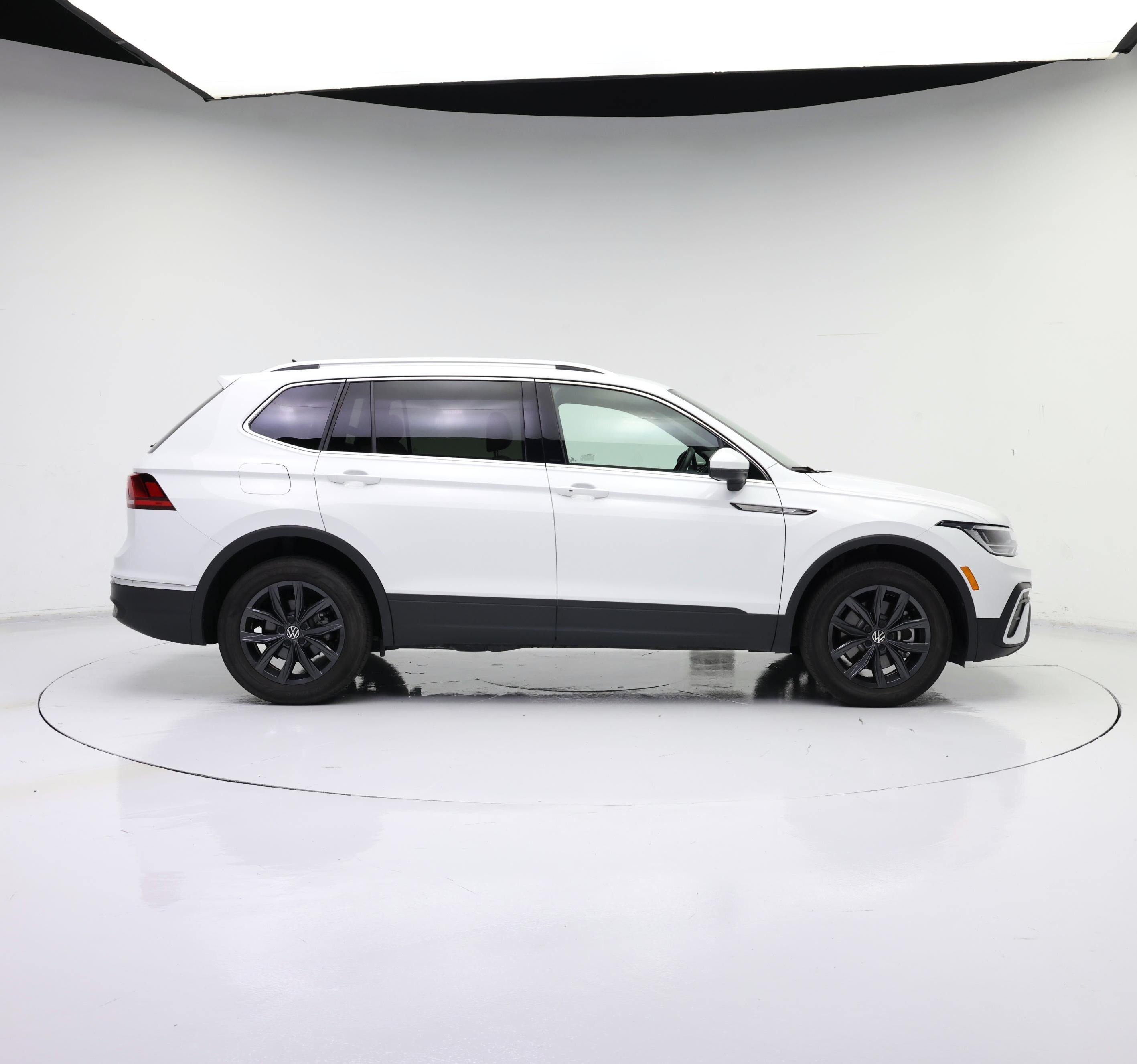 Thumbnail: 2024 Volkswagen Tiguan - 7