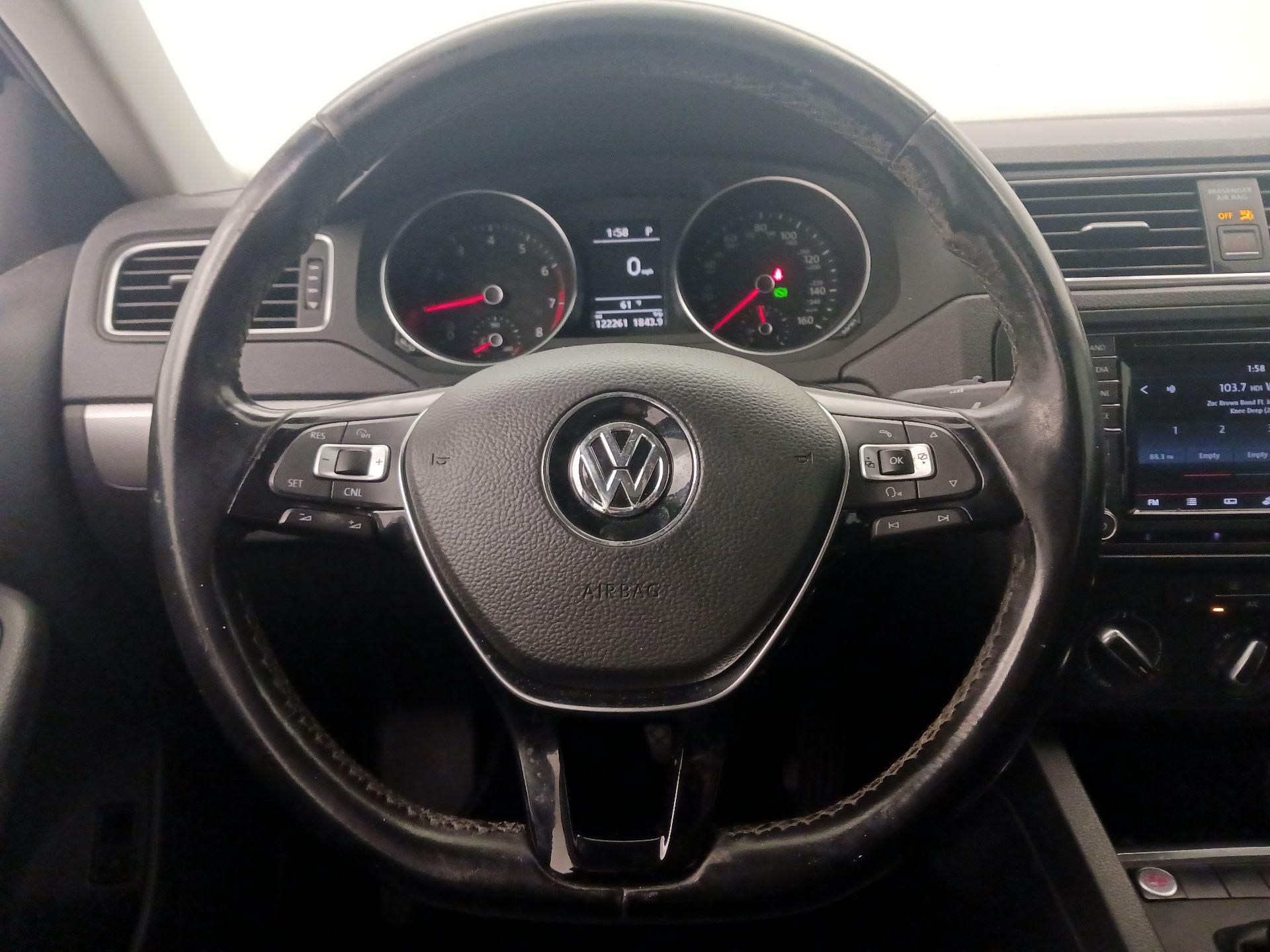 Thumbnail: 2017 Volkswagen Jetta - 10