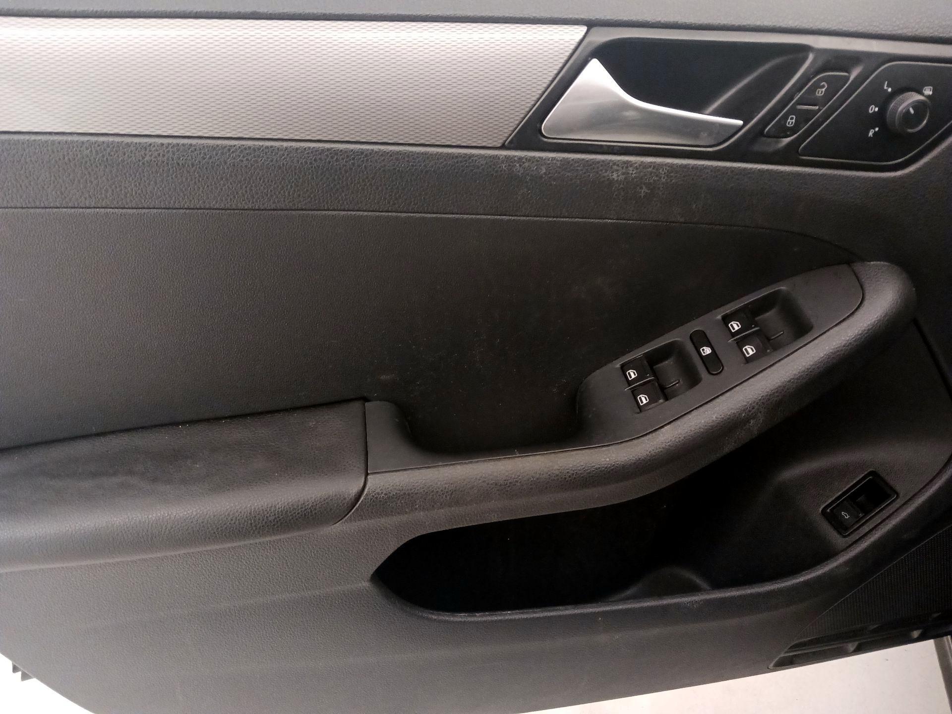 Thumbnail: 2017 Volkswagen Jetta - 12