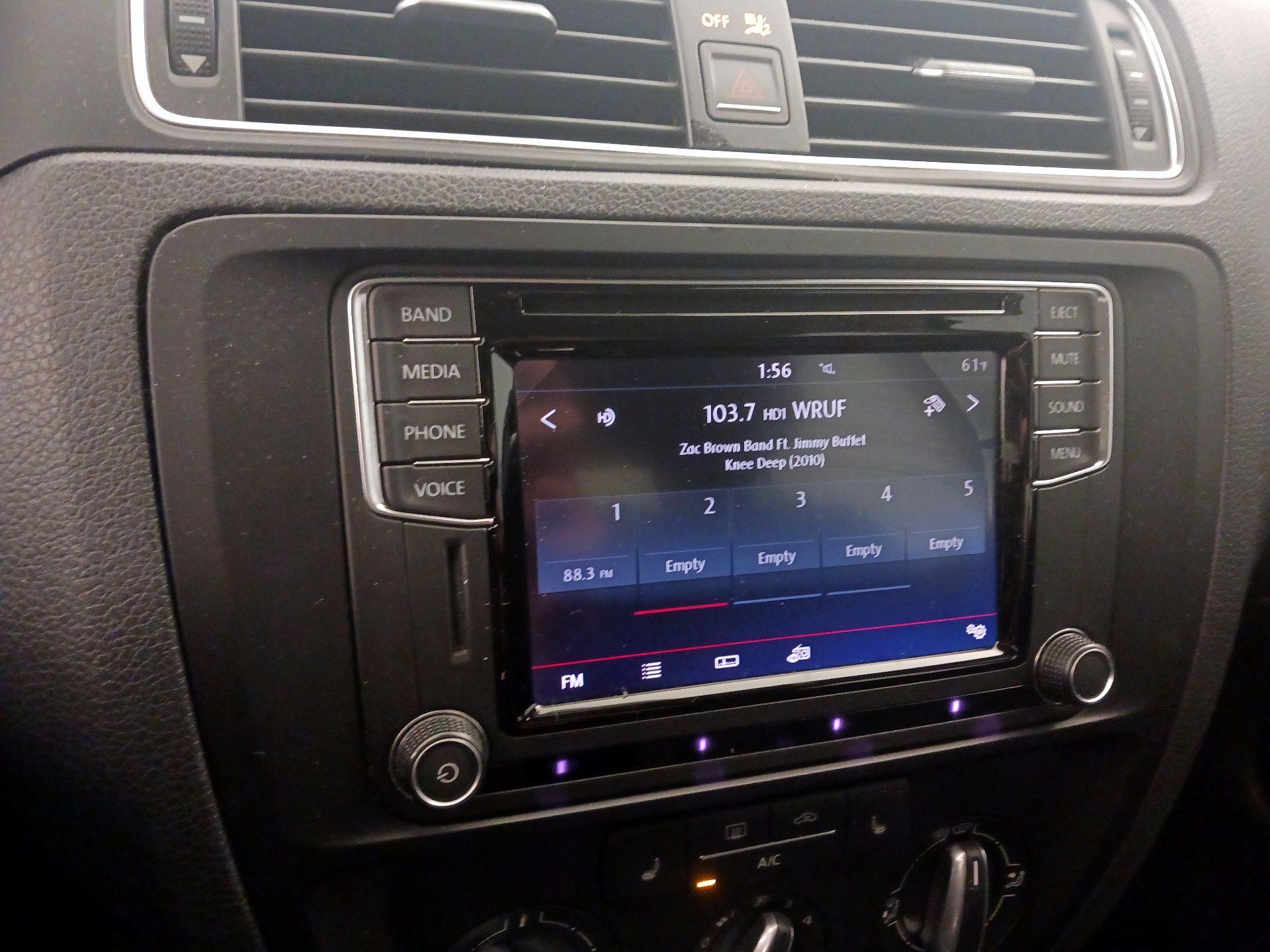 Thumbnail: 2017 Volkswagen Jetta - 15