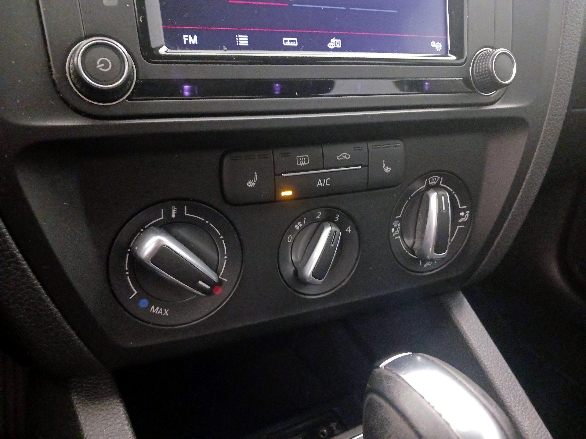 Thumbnail: 2017 Volkswagen Jetta - 16