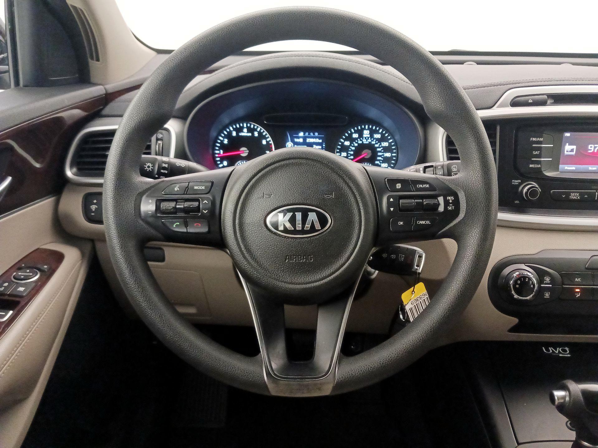 Thumbnail: 2016 Kia Sorento - 10