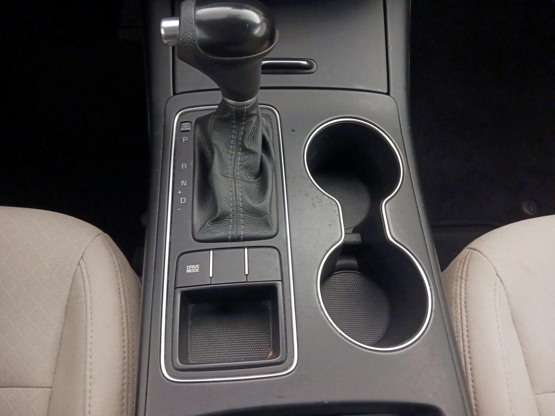 Thumbnail: 2016 Kia Sorento - 17