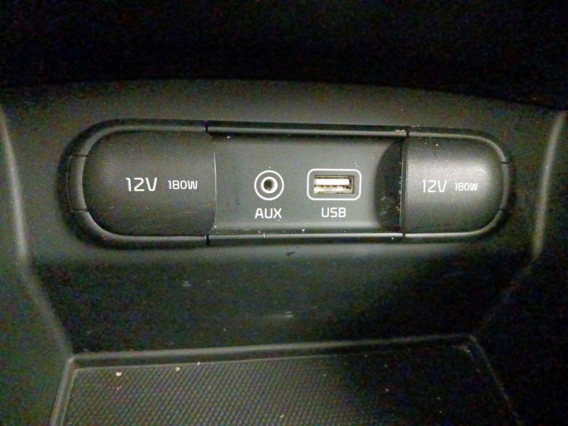 Thumbnail: 2016 Kia Sorento - 18