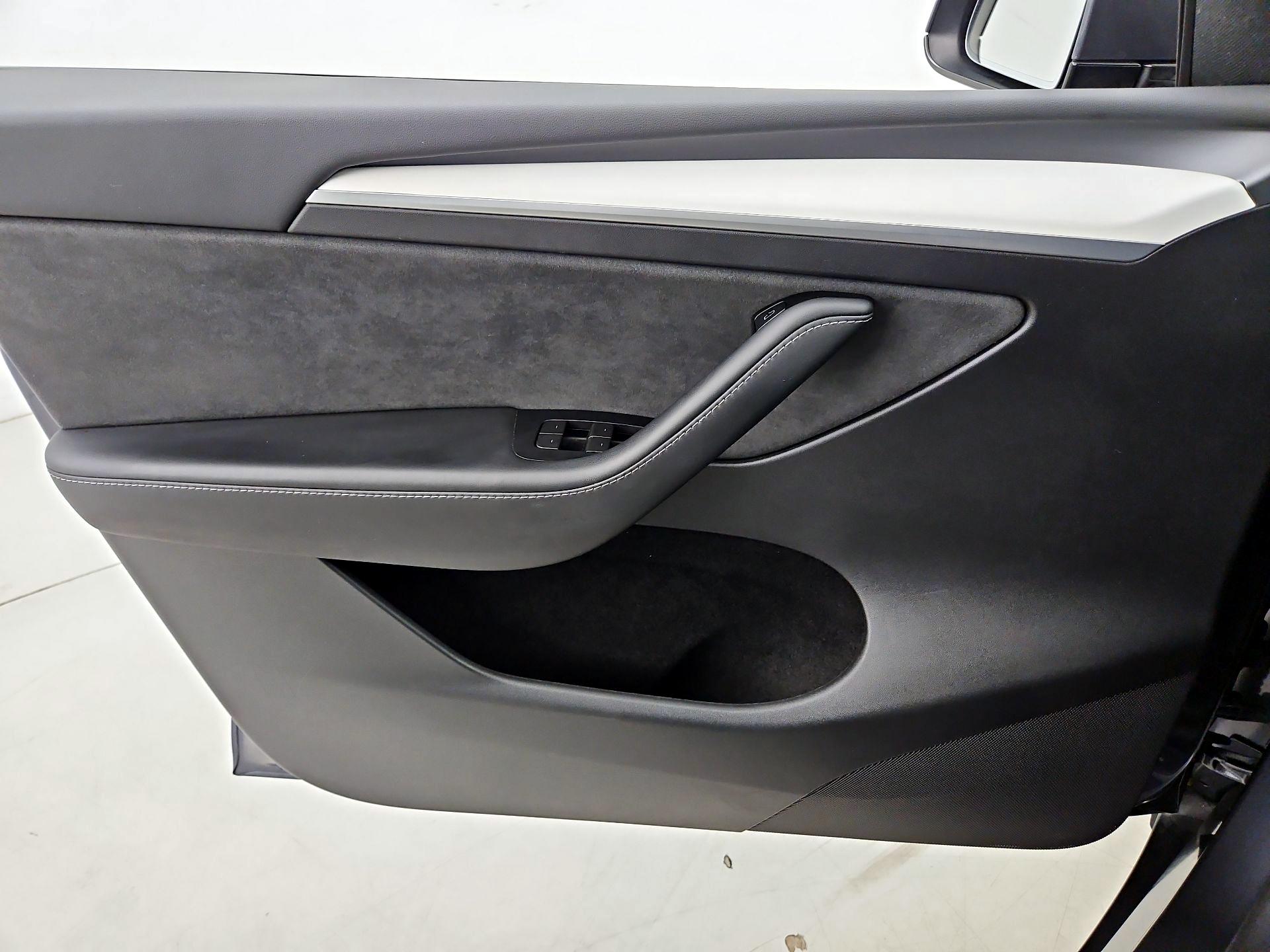 Thumbnail: 2023 Tesla Model Y - 12