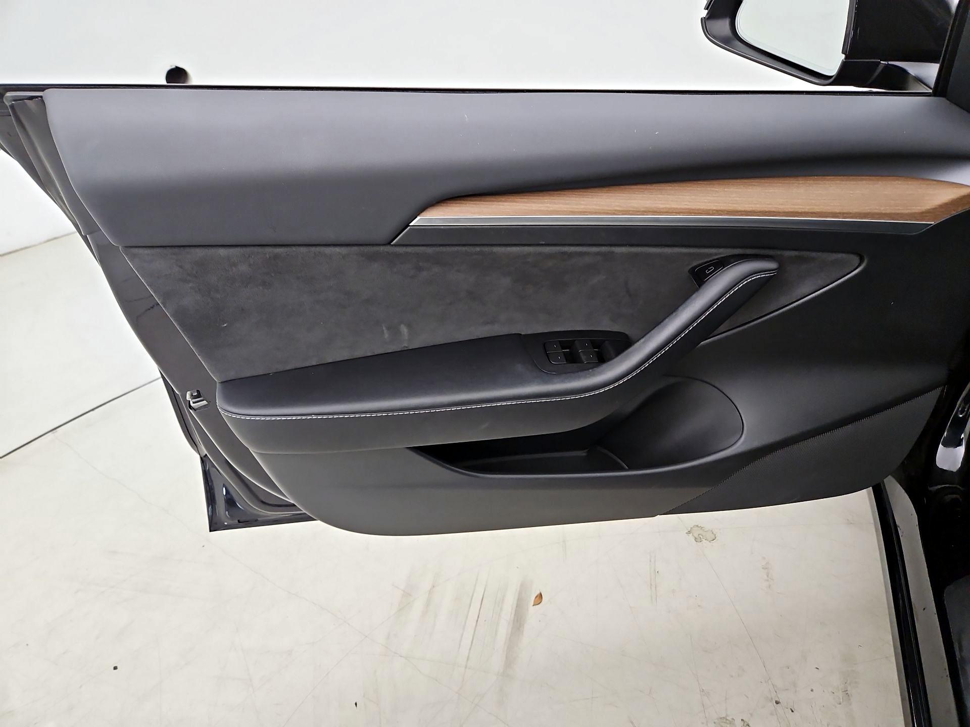 Thumbnail: 2022 Tesla Model 3 - 12