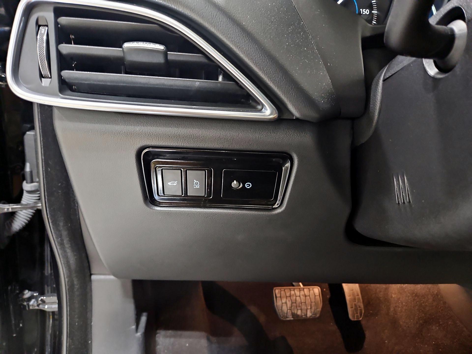 Thumbnail: 2020 Jaguar F-Pace - 13